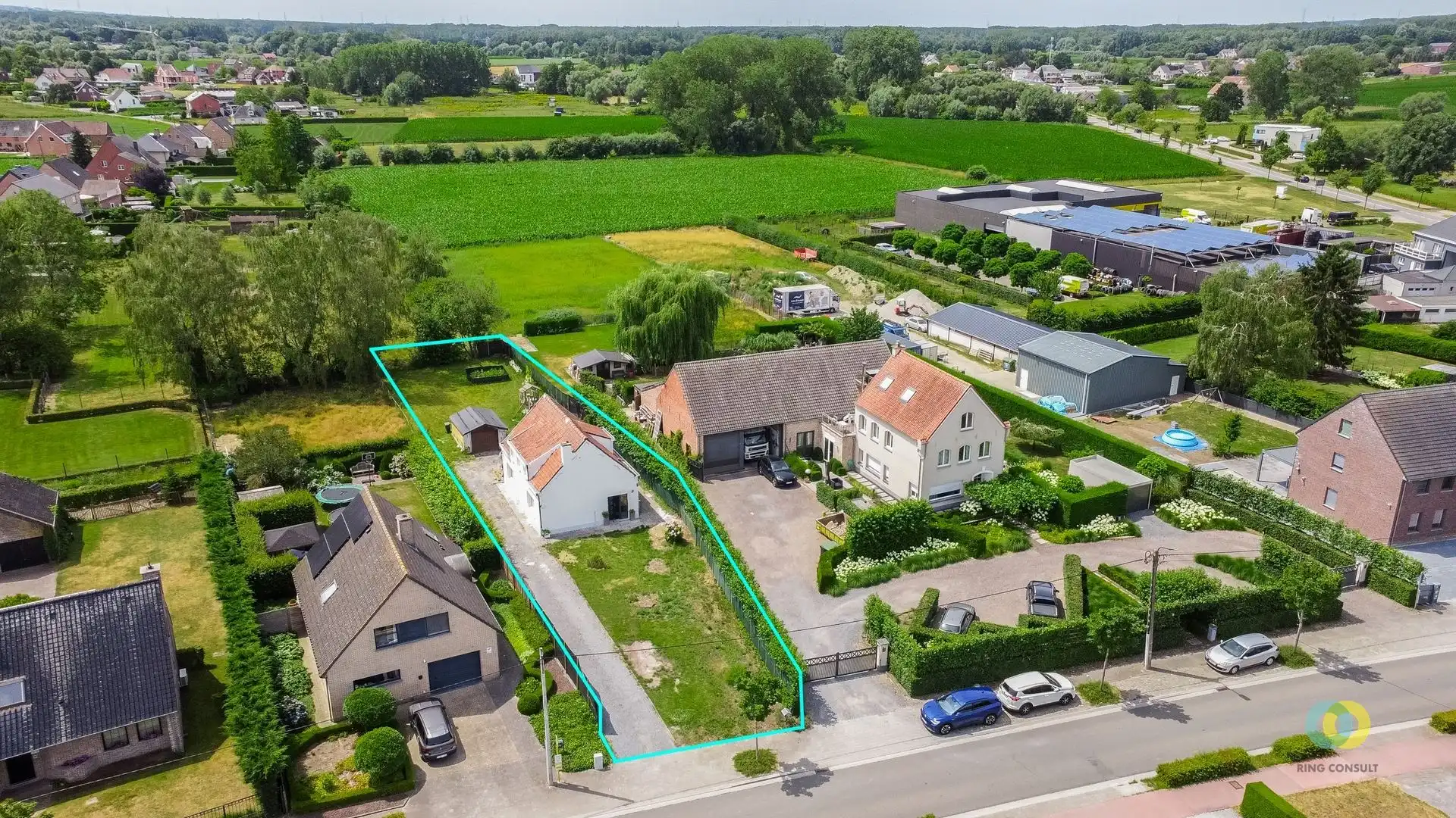 Hoofdfoto van de publicatie: Renovatiewoning met vergund uitbreidingsproject op perceel van 1.147 m²