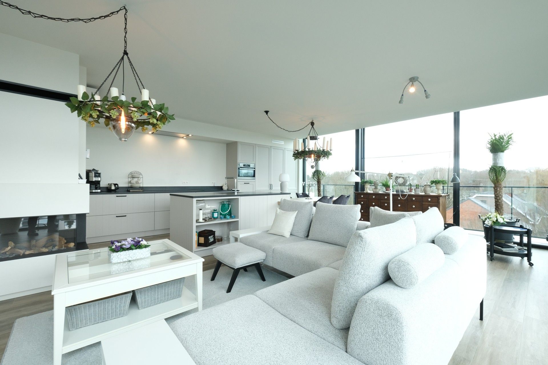 RECENT PENTHOUSE 150M² MET 2 SLP EN RUIM TERRAS VAN 80 m² NABIJ CENTRUM. foto 3