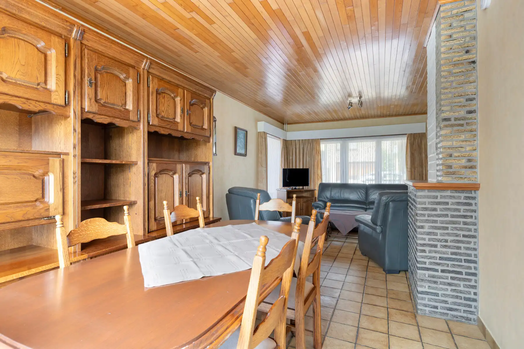 COMFORTABELE WONING MET TUIN, GARAGE EN 2 STAANPLAATSEN IN HET CENTRUM VAN ASSE! foto 7