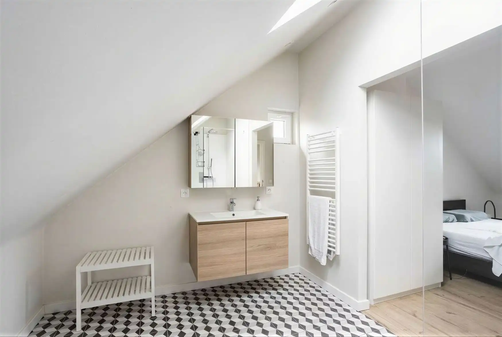 Volledig gerenoveerde gezinswoning met tuin in Drongen foto 17