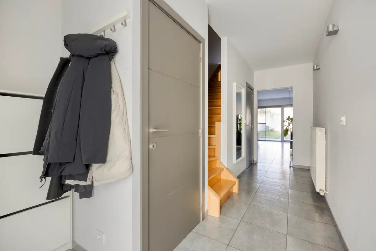 Trendy woning met dubbele garage foto 2