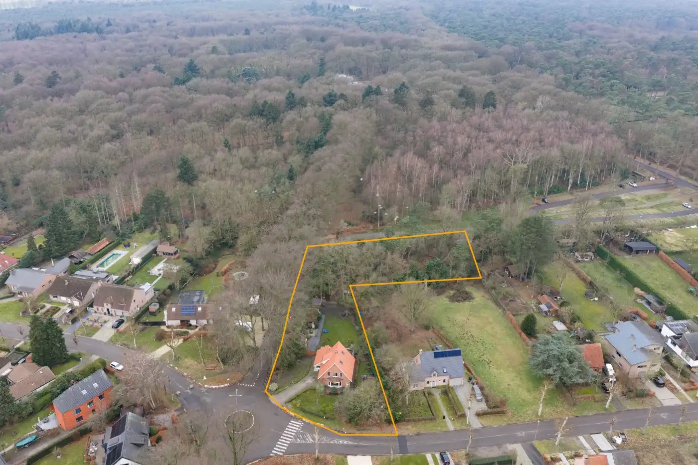 Ruime, instapklare, vrijstaande woning met 5 slpk., grote tuin en praktijkruimte foto 34