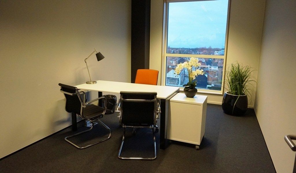 Gemeubeld kantoor in businesscenter Talentarena aan Dampoort station foto 4