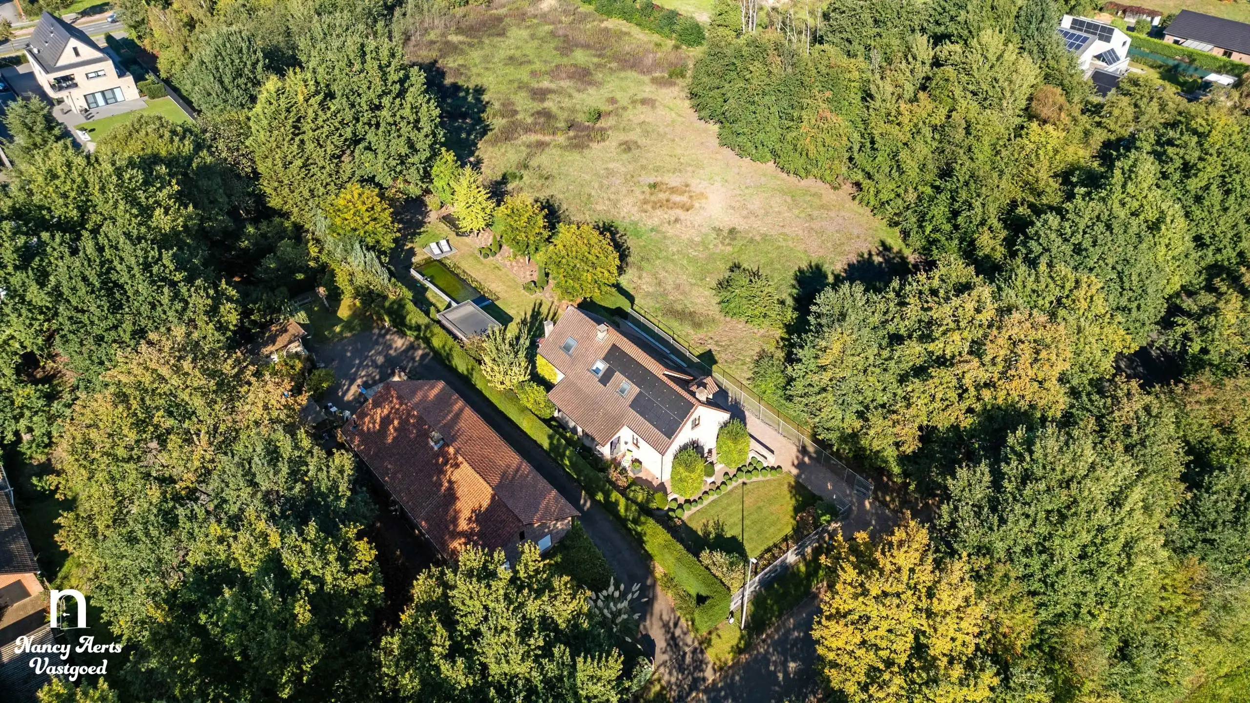 Karaktervolle villa met natuurzwembad en poolhouse in Genk foto 38
