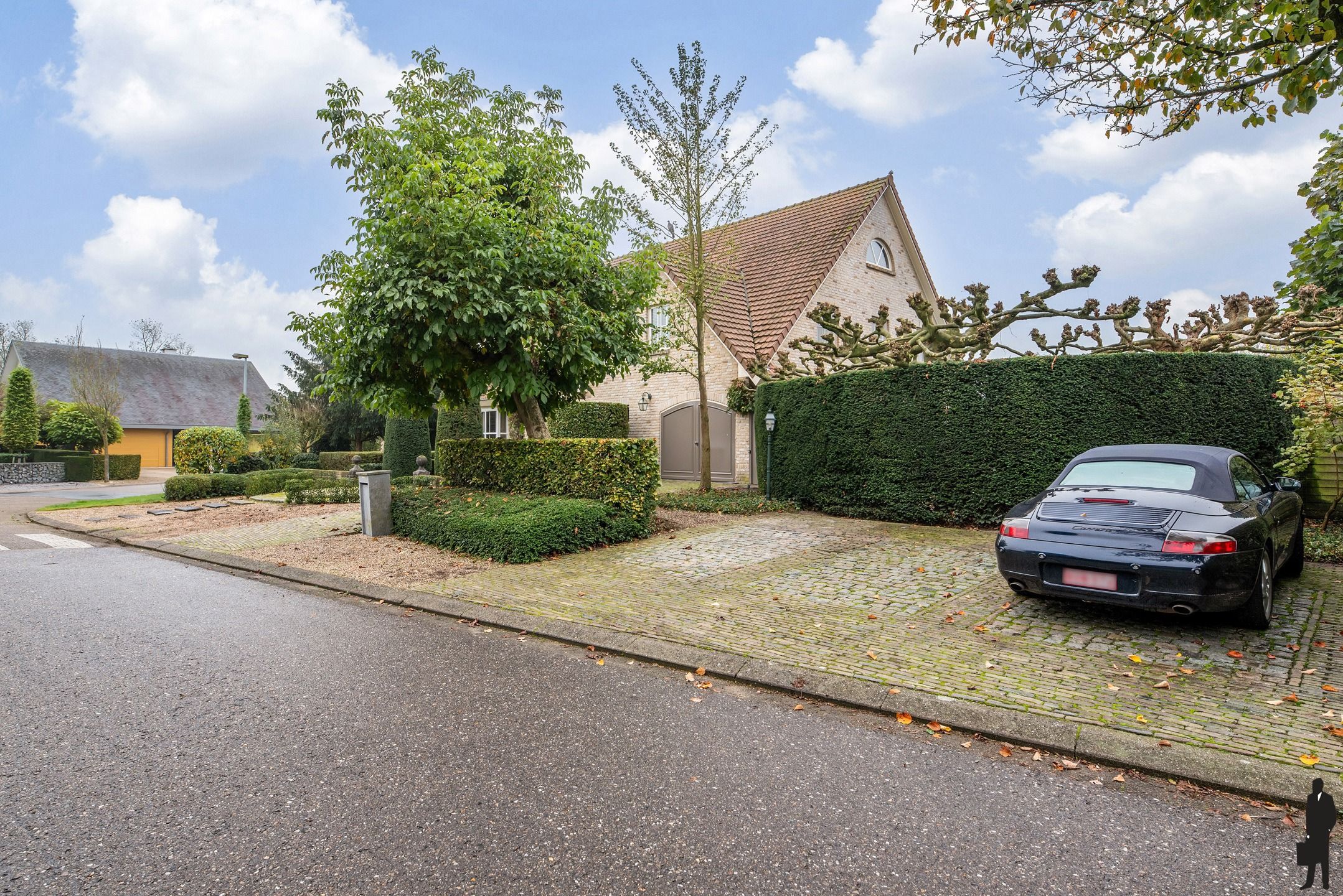 Op absolute topligging vrijstaande woning met buitenzwembad op ca. 967 m²! foto 20