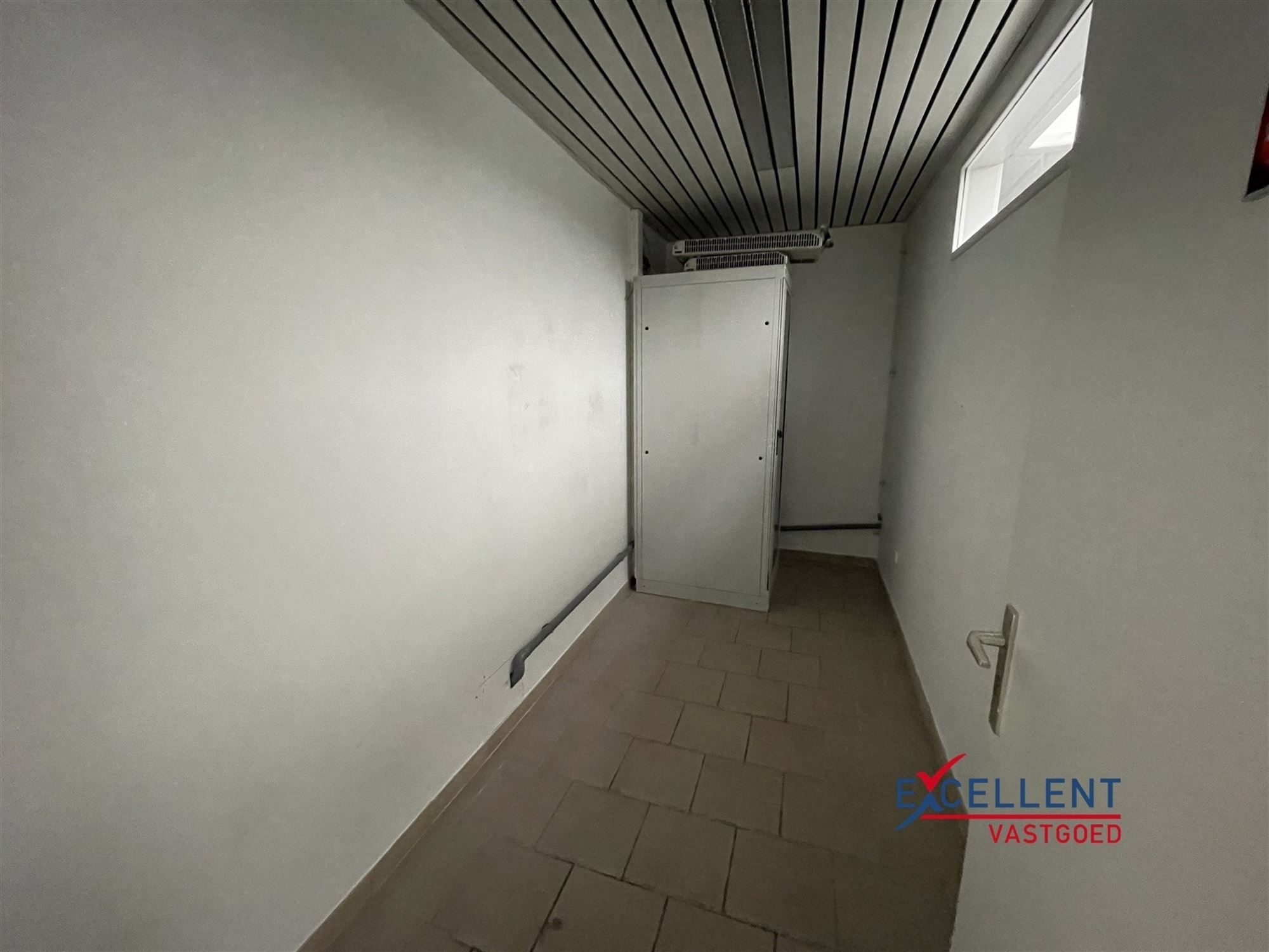 Zeer ruime handelsruimte te huur op de Markt van Deinze foto 9