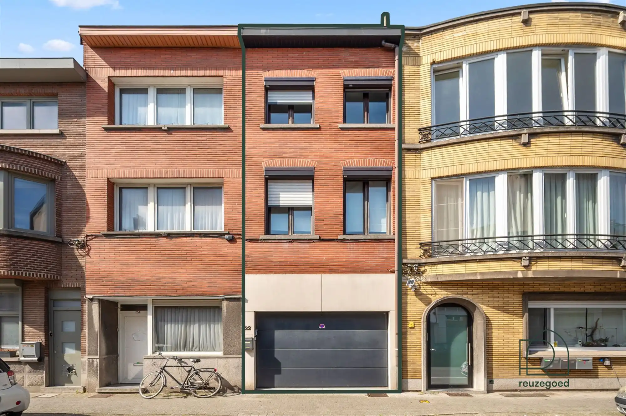 Instapklare stadswoning met garage en 3 slaapkamers op een toplocatie in Mechelen foto {{pictureIndex}}