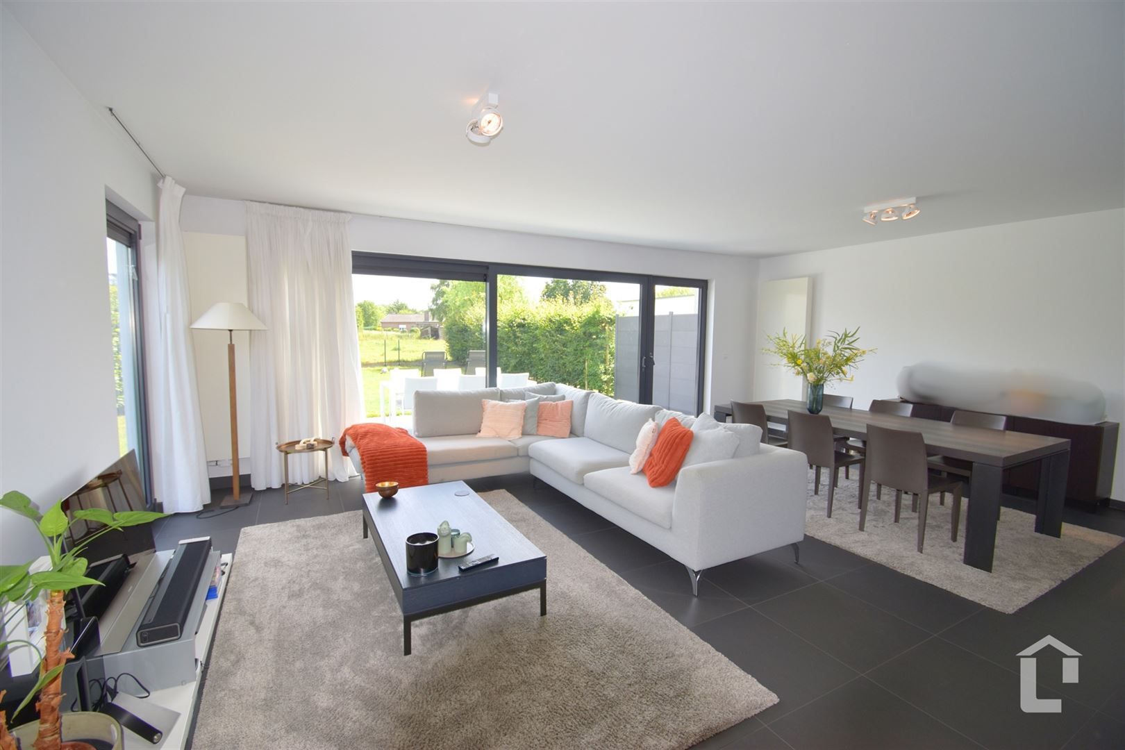 Lichtrijke moderne woning in rustige woonwijk te Eke foto 3