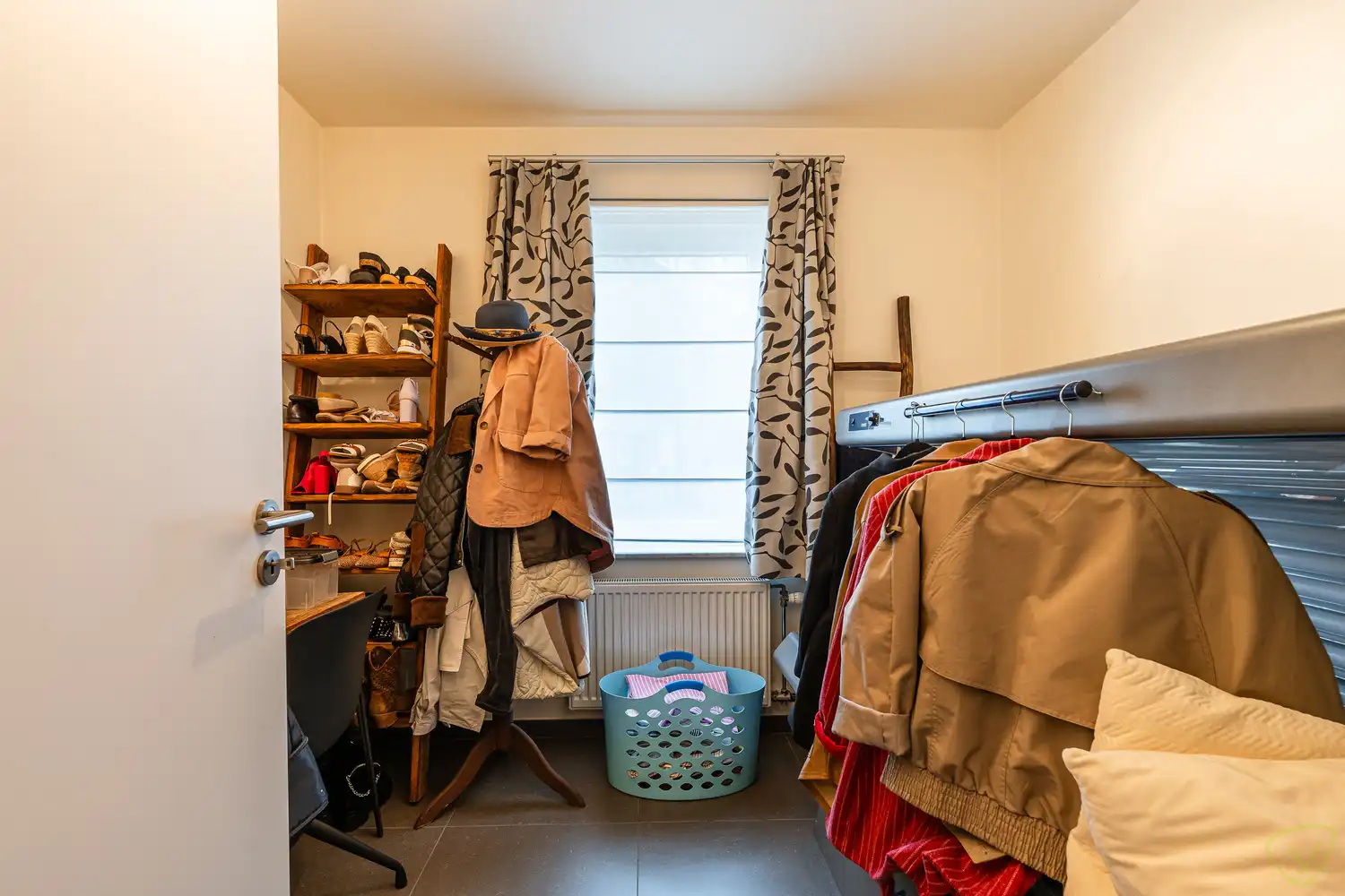 Modern en zeer goed onderhouden gelijkvloersappartement net buiten het centrum! foto 13