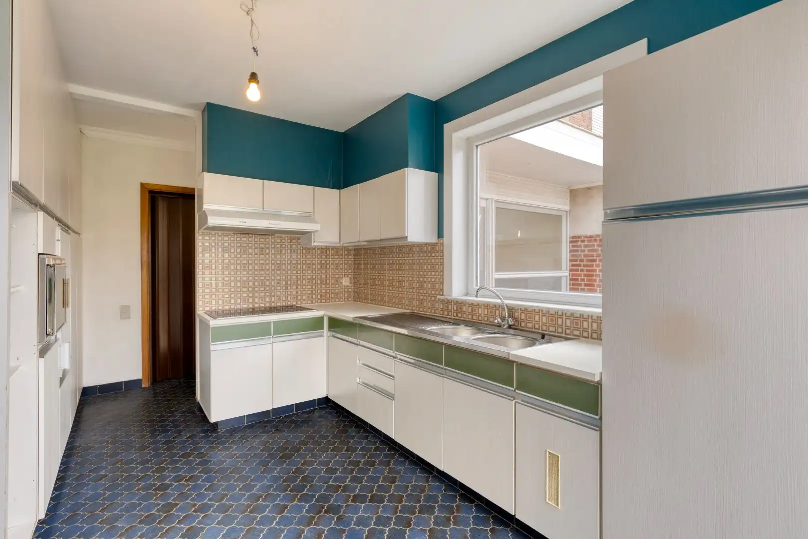 Kloeke woning met tuin en grote garage! foto 6