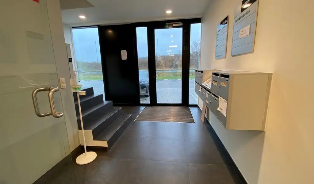 Ingedeelde kantoorruimte te huur met visibiliteit langs E17 in Gent foto 24