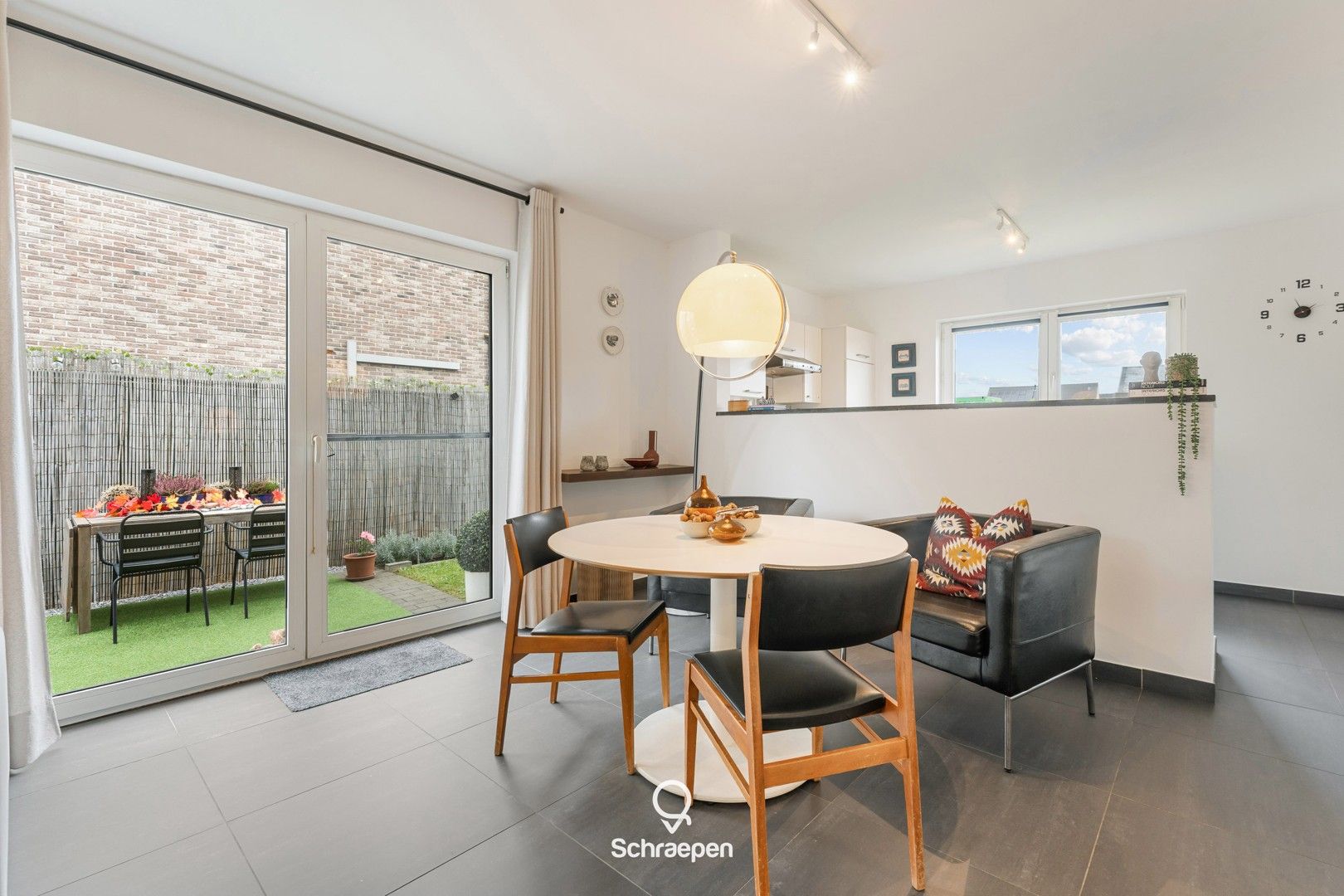 Gelijkvloers appartement met 2 slpks, onderhoudsvriendelijke tuin en garage te Zonhoven-centrum! foto 8
