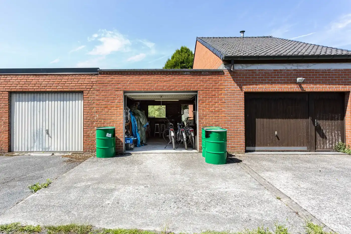 Licht op te frissen woning met goede ligging in Zwevegem foto 16
