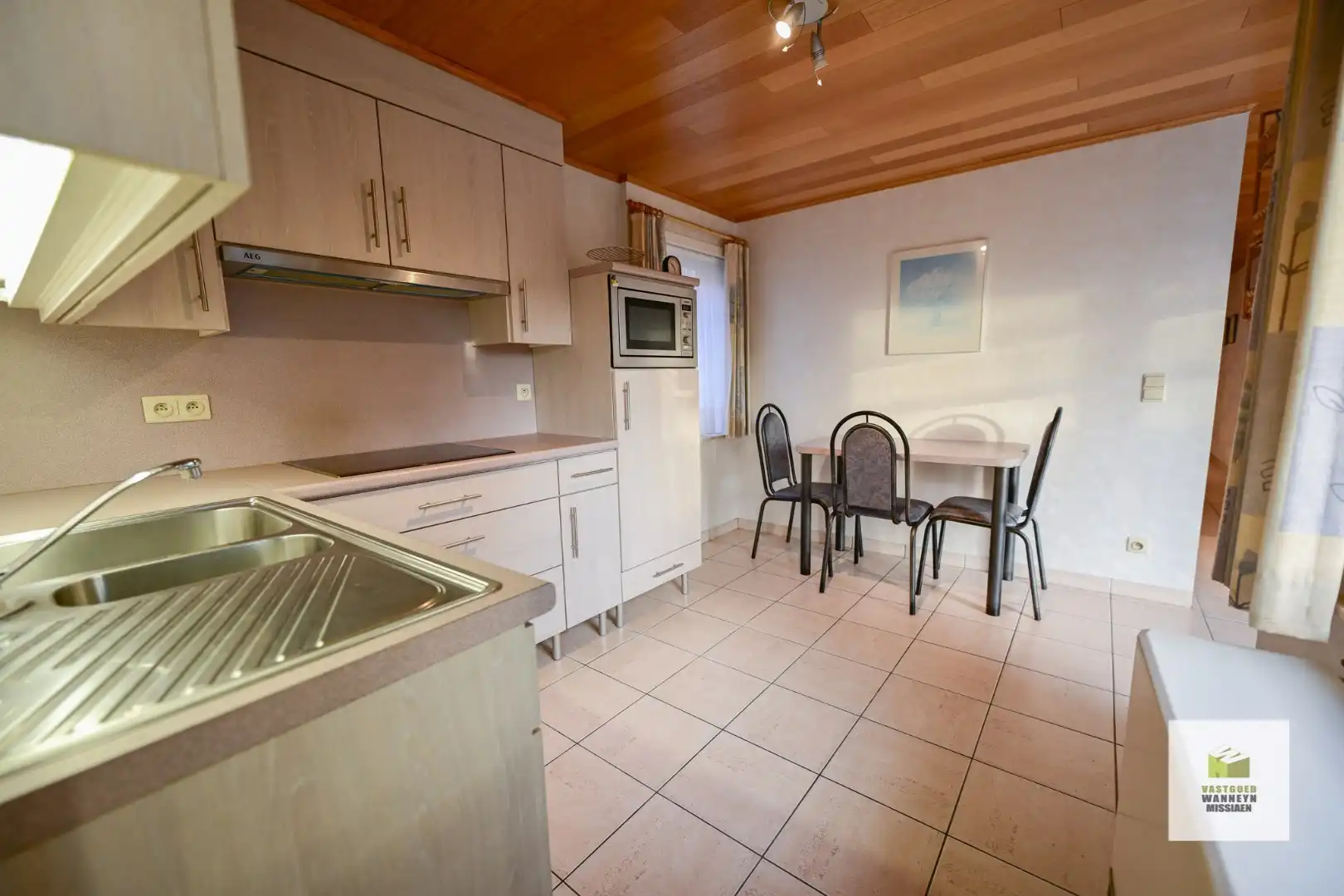 Centraal gelegen woning met 2 slaapkamers, tuin en garage foto 7