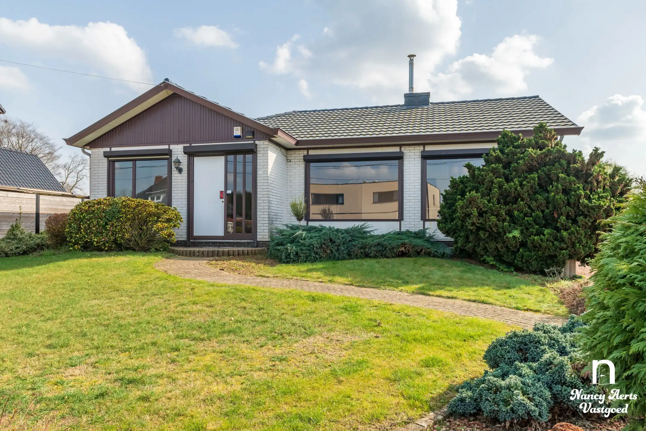 Hoofdfoto van de publicatie: Gelijkvloers wonen met zonnige tuin op een ruim perceel