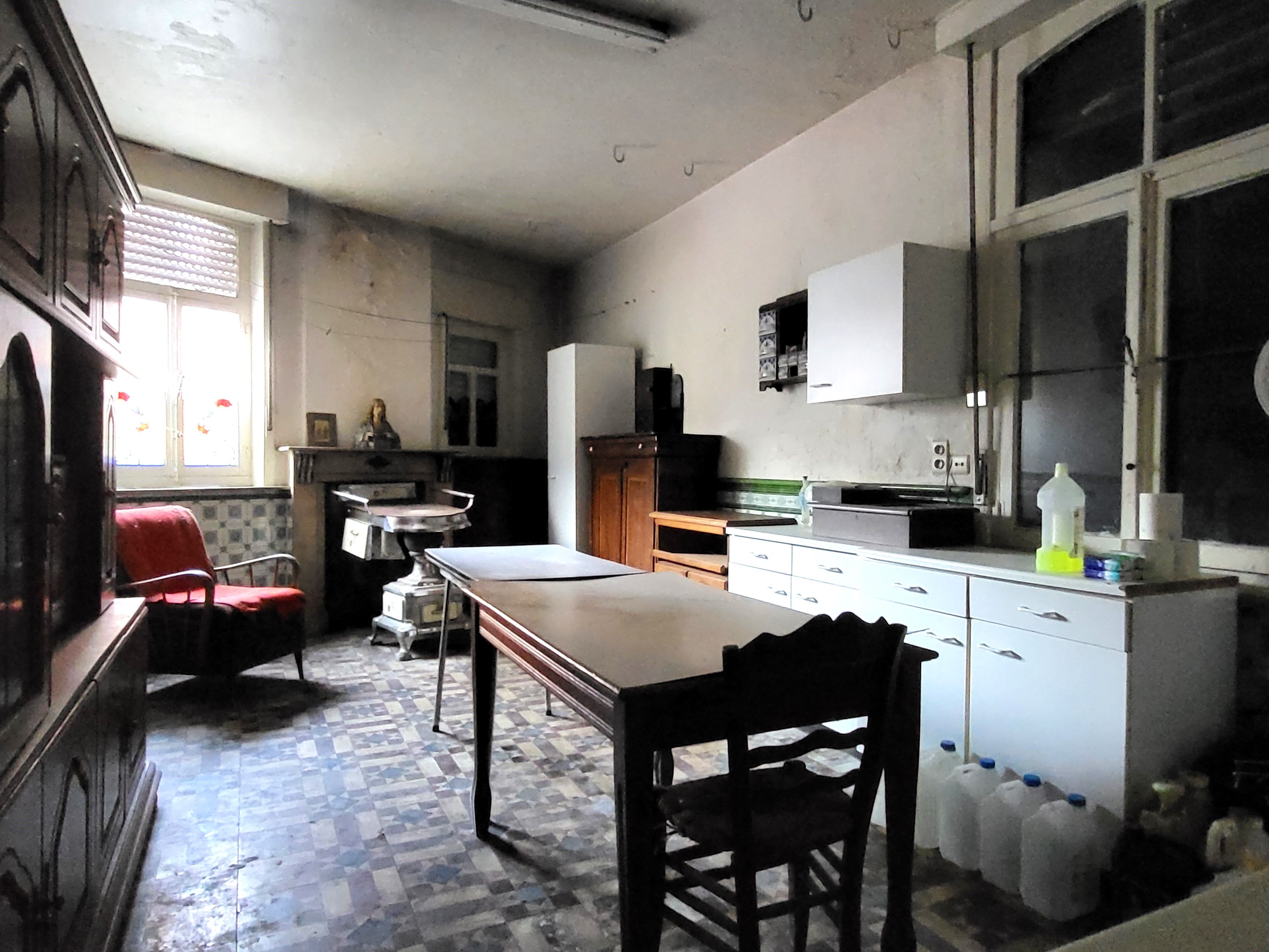 Prachtig te renoveren burgerwoning op 318m² met ruime garage en stalling. foto 18