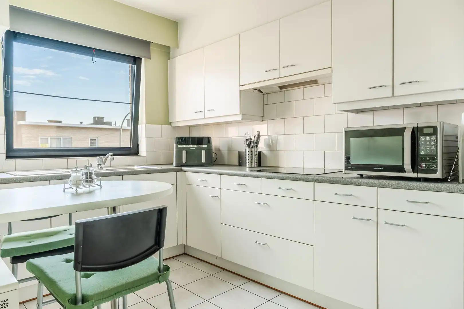 Centraal en rustig gelegen appartement met garage foto 10