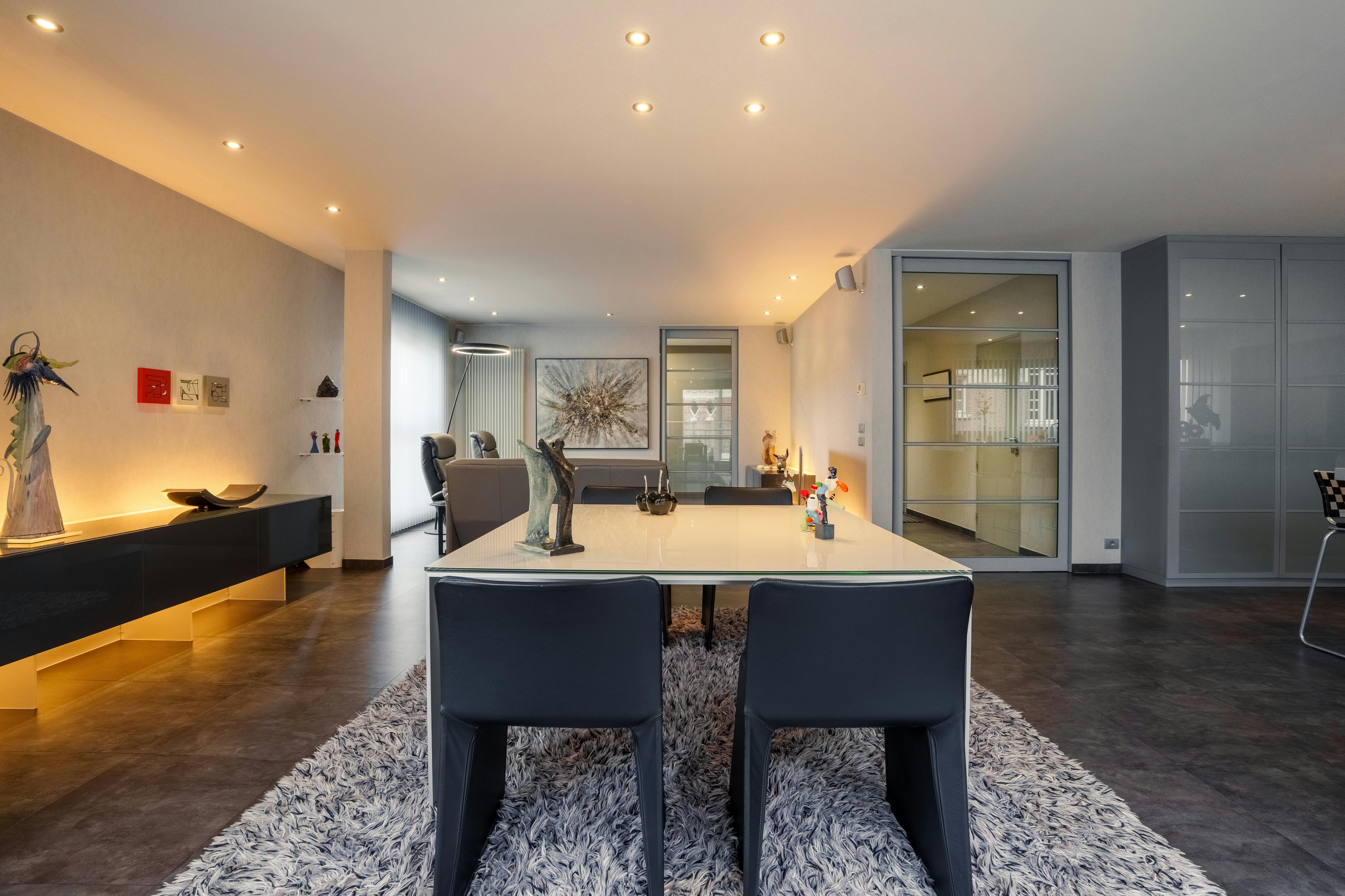 Instapklaar appartement in het centrum van Roeselare foto {{pictureIndex}}