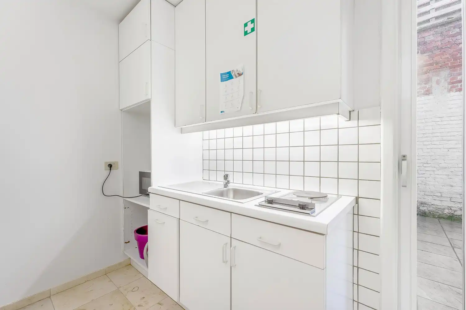 Handelsgelijkvloers in centrum van Putte foto 7