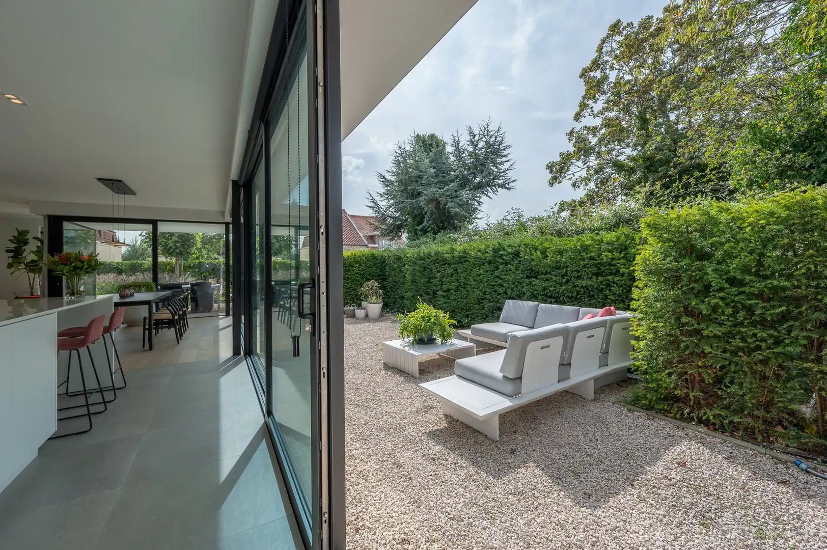 Prachtige hedendaagse villa met zonnige tuin en terrassen op fietsafstand van de zee. foto 12