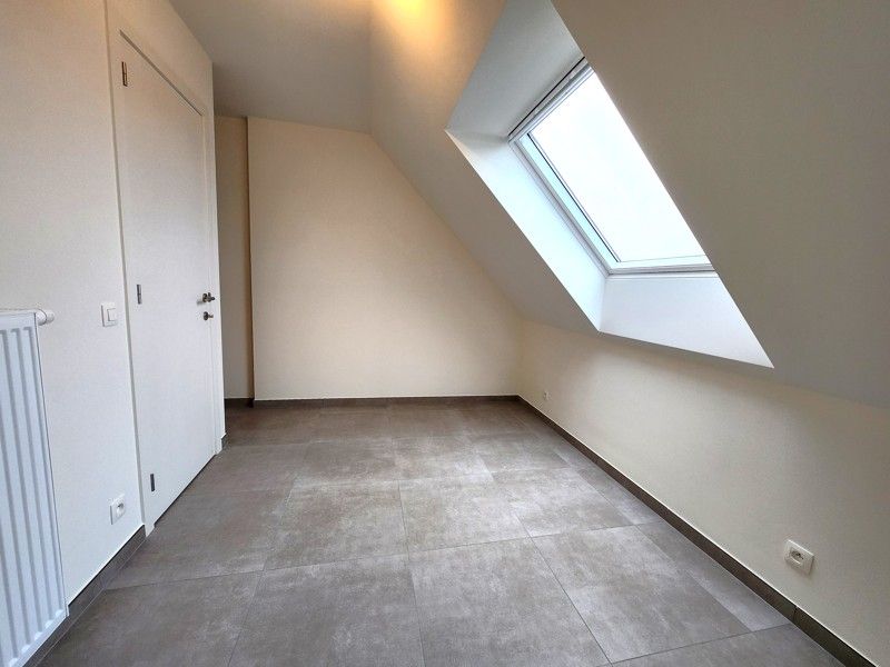 Luxueus nieuwbouwappartement met 2 slaapkamers en ruim terras TE HUUR in Harelbeke! foto 8