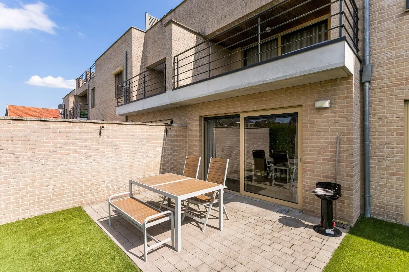 Modern, gelijkvloers appartement met 2 slpk, ondergrondse parking en tuin. foto 15