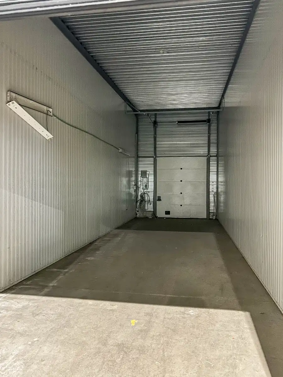 Magazijnen (3x 50m²) Te Huur op industriële site met hoge bereikbaarheid vlakbij R4 foto 3