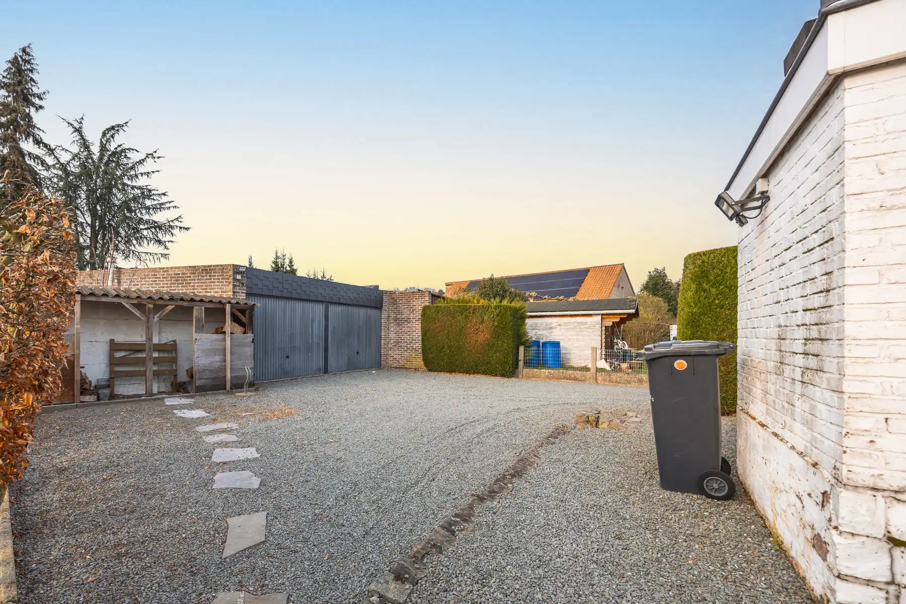 Ruime woonst met tuin, studio en veel parkeermogelijkheid foto 27