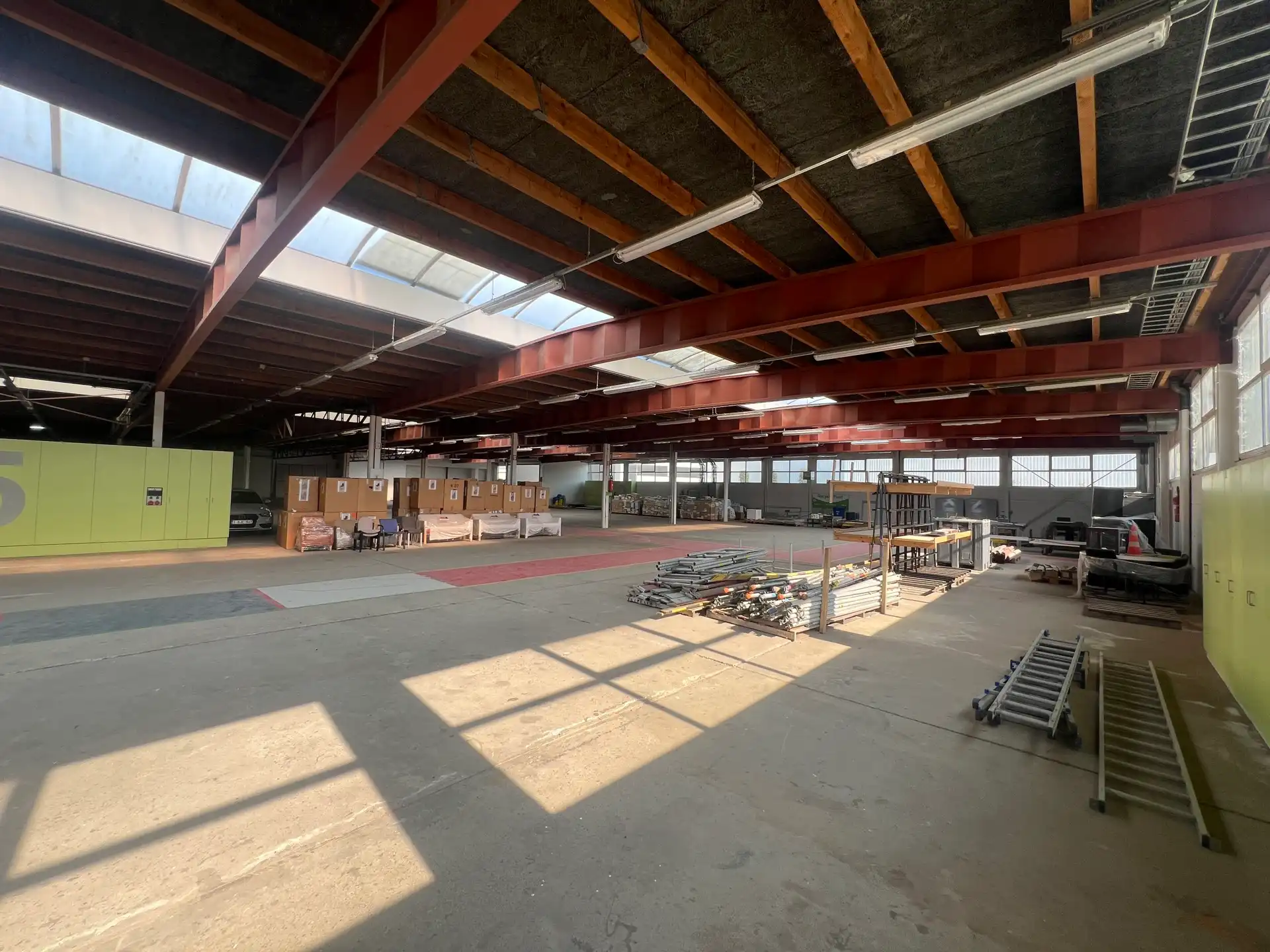 Multifunctioneel bedrijfsgebouw met buitenruimte foto 2