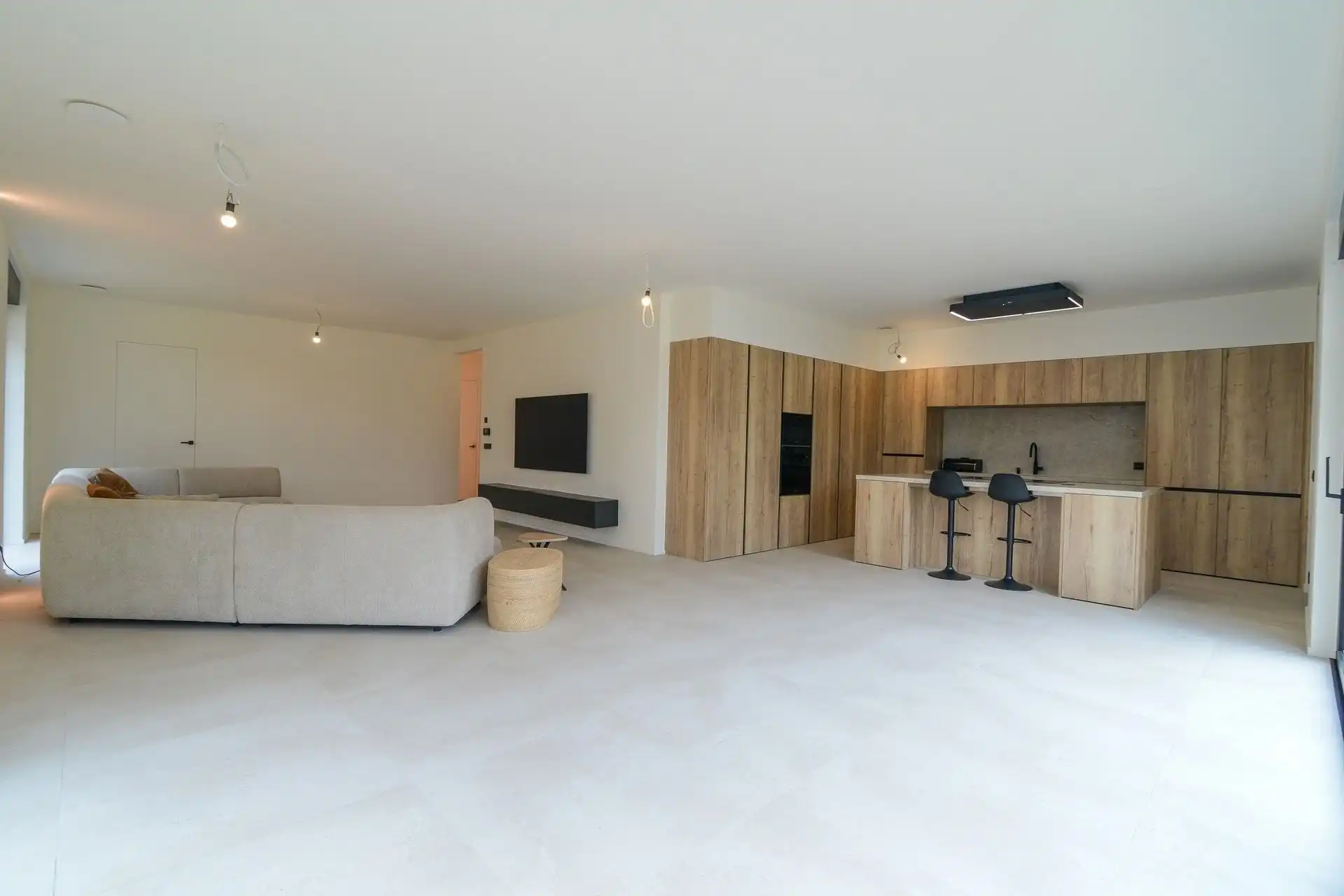 Stijlvolle en instapklare vrijstaande woning op een doodlopende straat  foto 12