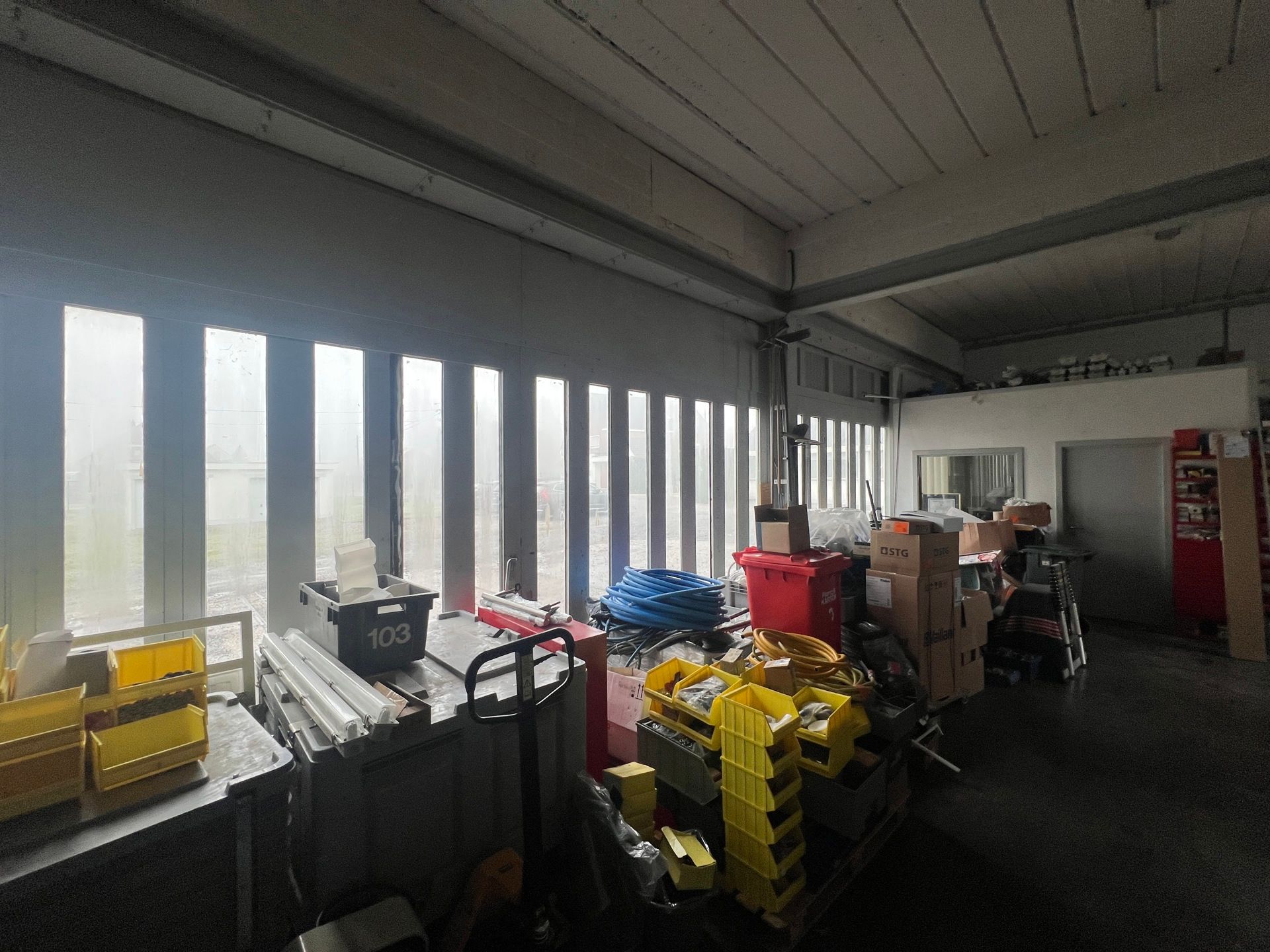 MULTIFUNCTIONEEL BEDRIJFSGEBOUW foto 4