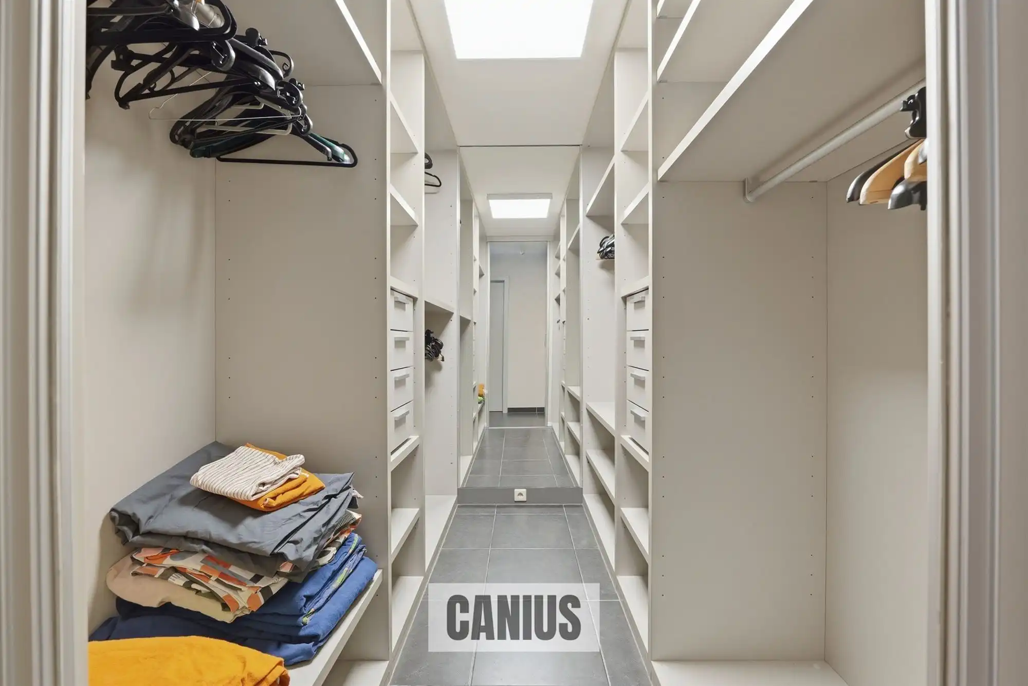 STIJLVOL GELIJKVLOERS APPARTEMENT MET DRIE SLAAPKAMERS foto 12