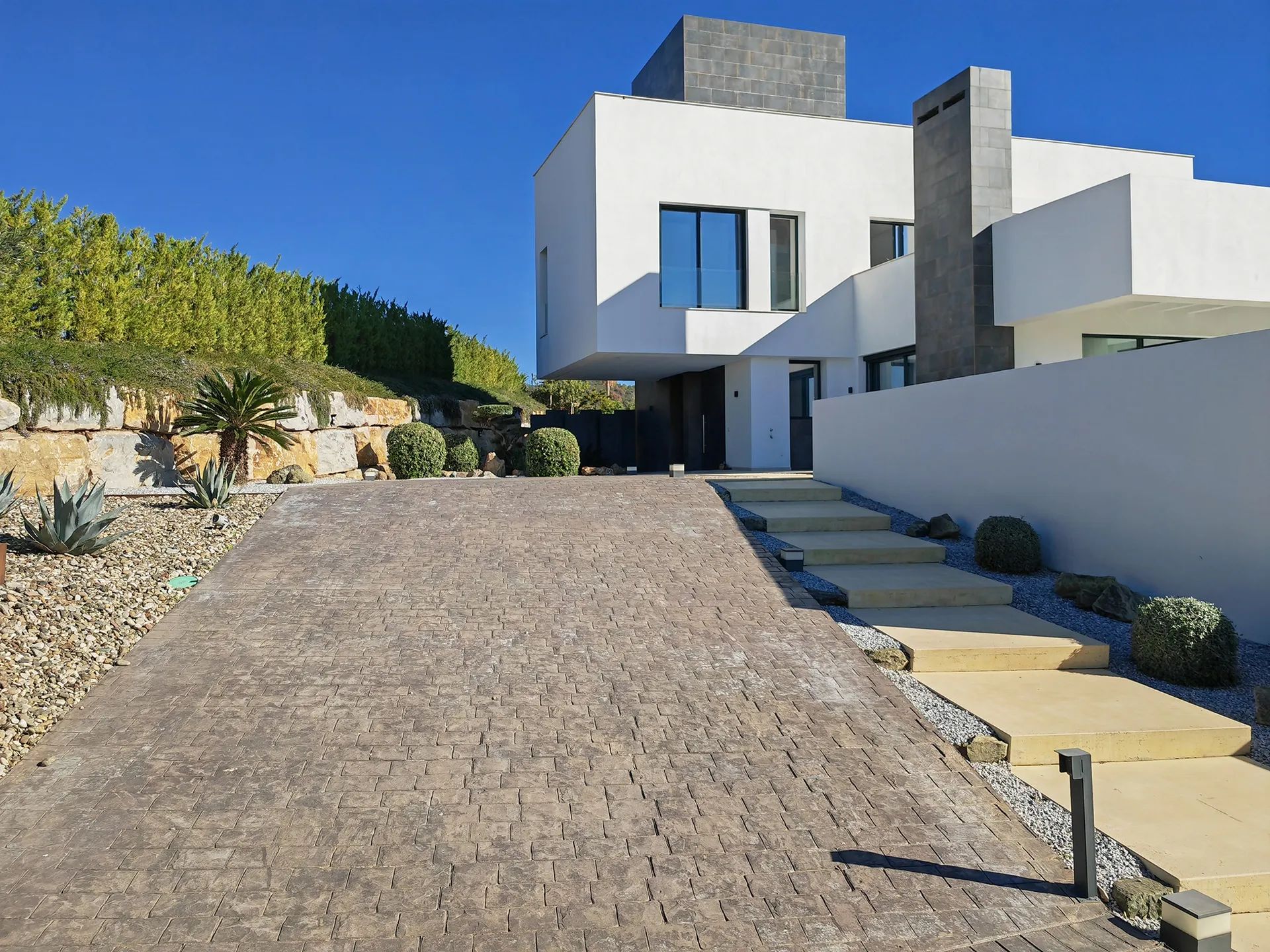 Exclusieve moderne villa in Benahavis met spectaculair uitzicht op zee en bergen! foto 23