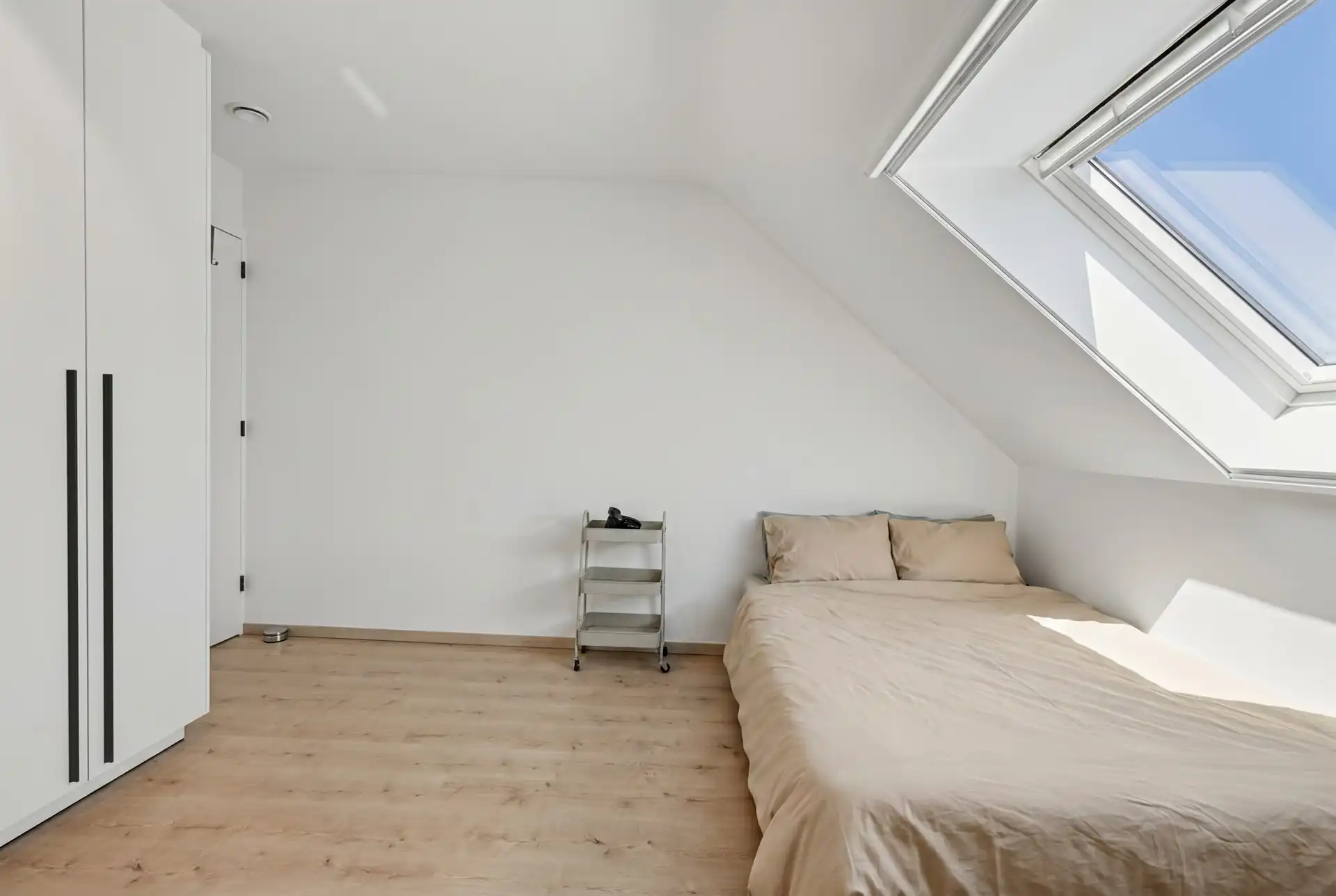 Ruime triplex woning met 3 slaapkamers en 2 parkeerplaatsen nabij het centrum van Stekene (159m²) foto 18