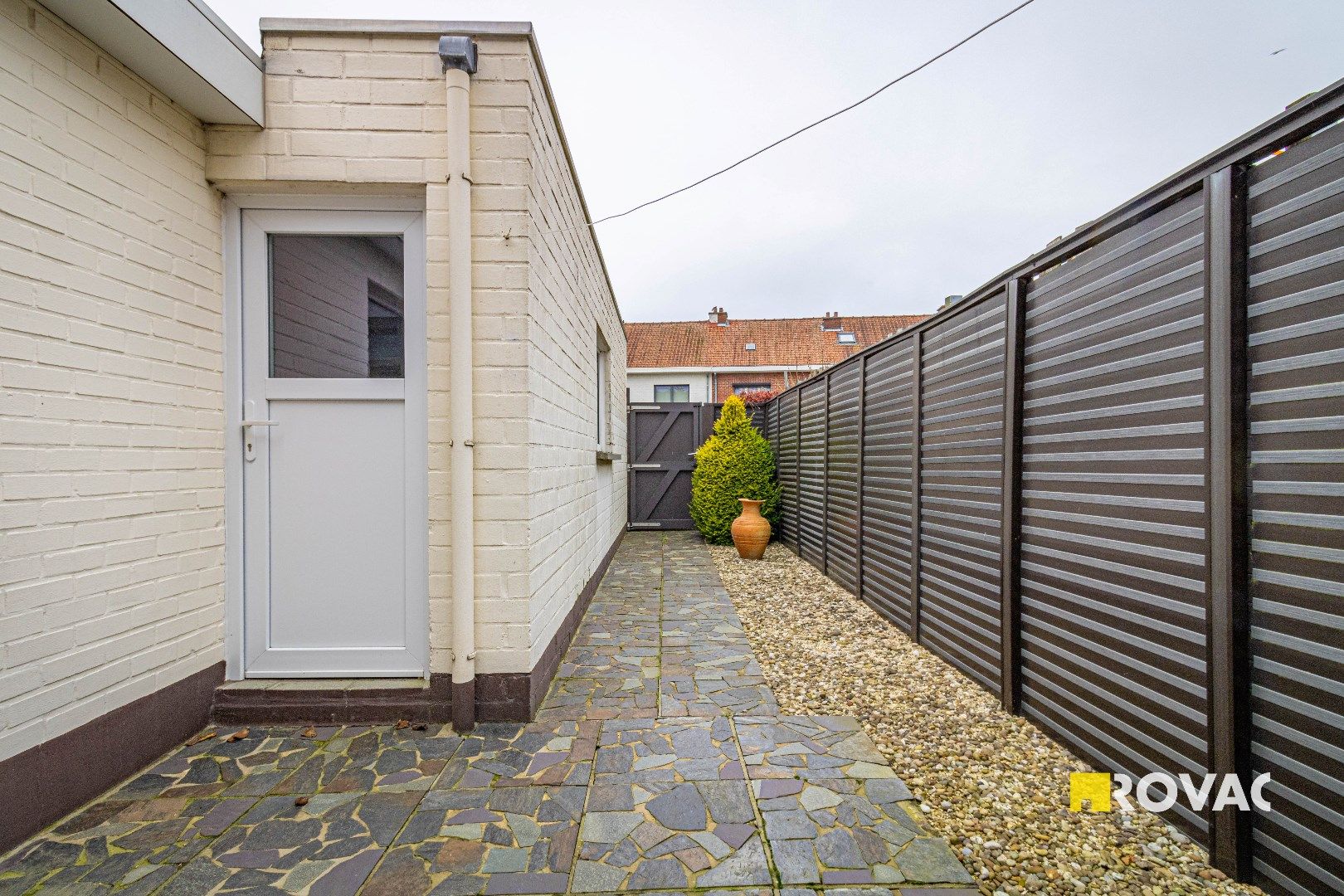 Rijwoning met 3 slaapkamers, garage en uitweg foto 20