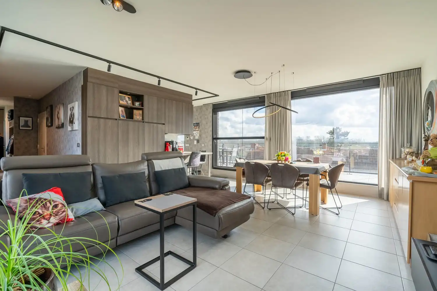 Recent, modern twee-slaapkamer appartement inclusief kelder en twee ondergrondse autostaanplaatsen te Werchter ! foto 8