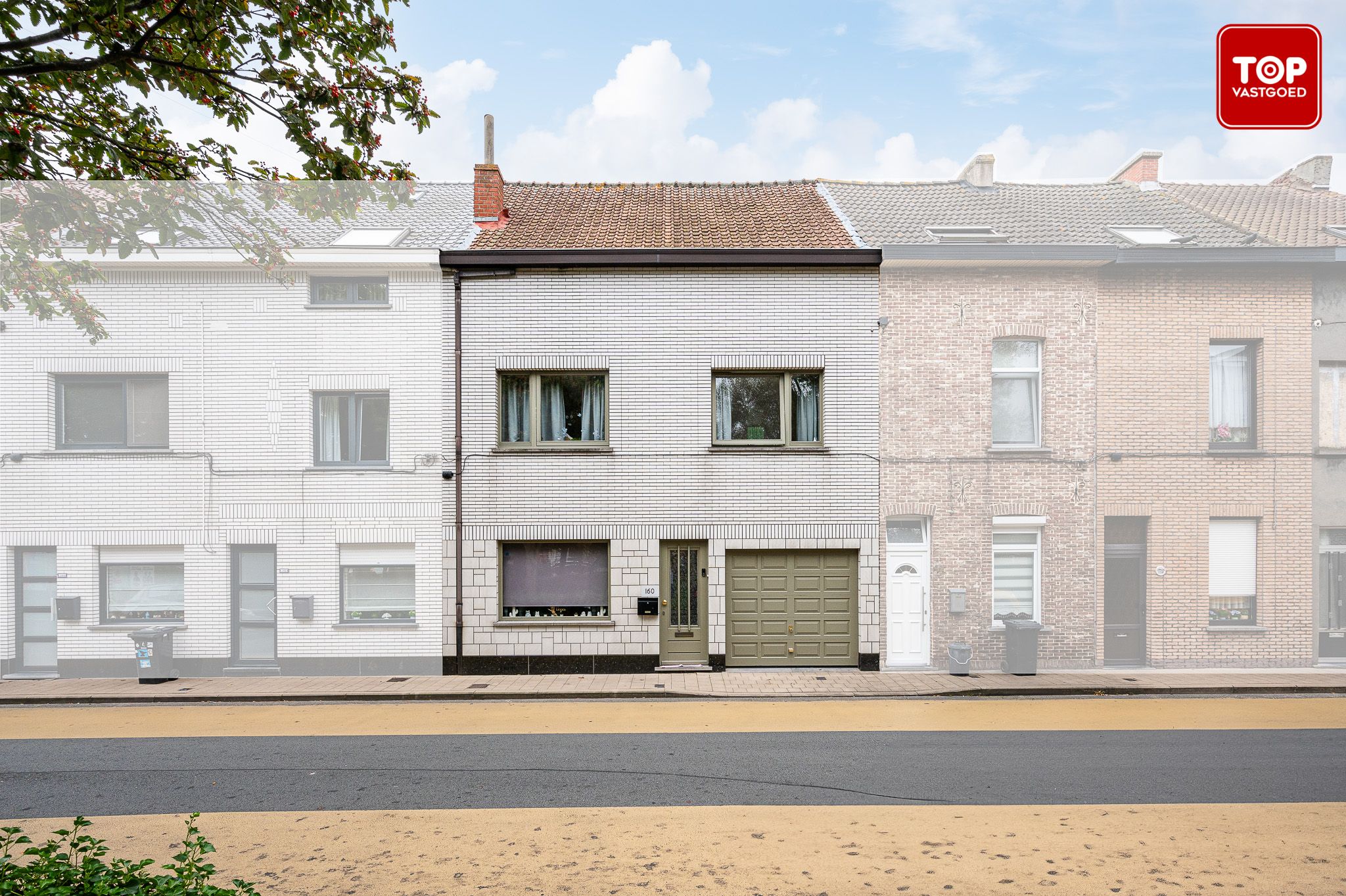 Woning met 3 slaapkamers, tuin en garage.  foto 2