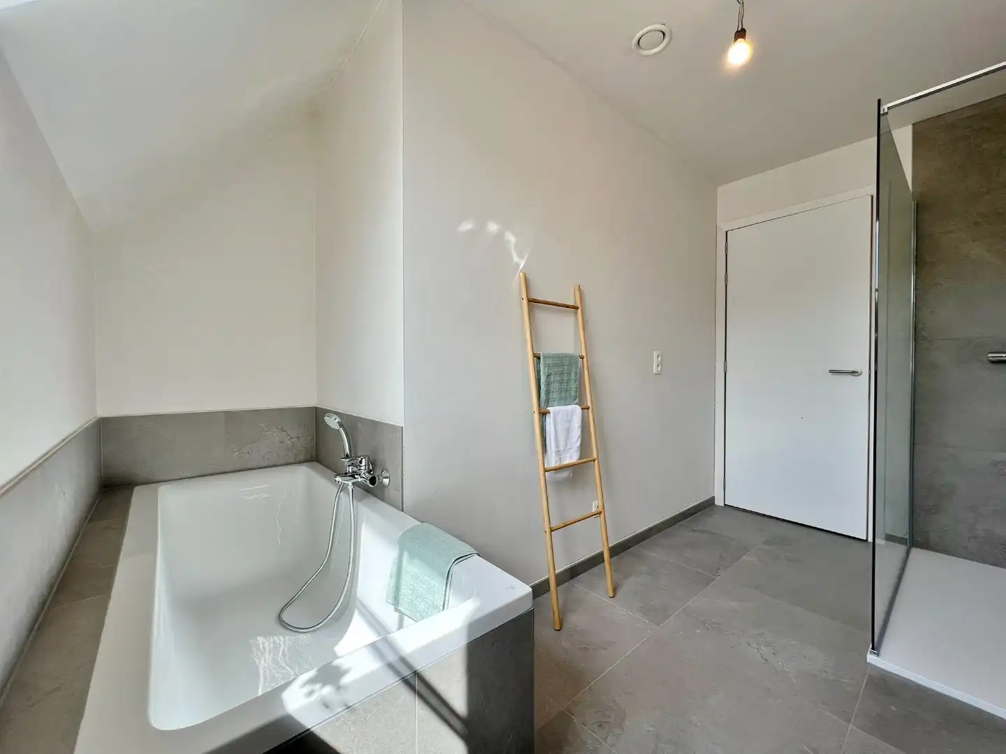 Halfopen karaktervolle nieuwbouwwoningen met dubbele garage en tuin. ( 6%btw mogelijk ) foto 20