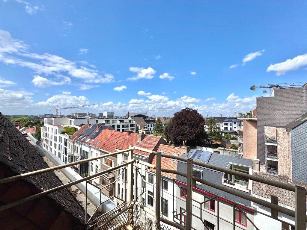 Residentieel erg ruim appartement met parkzicht en drie terrassen foto 3