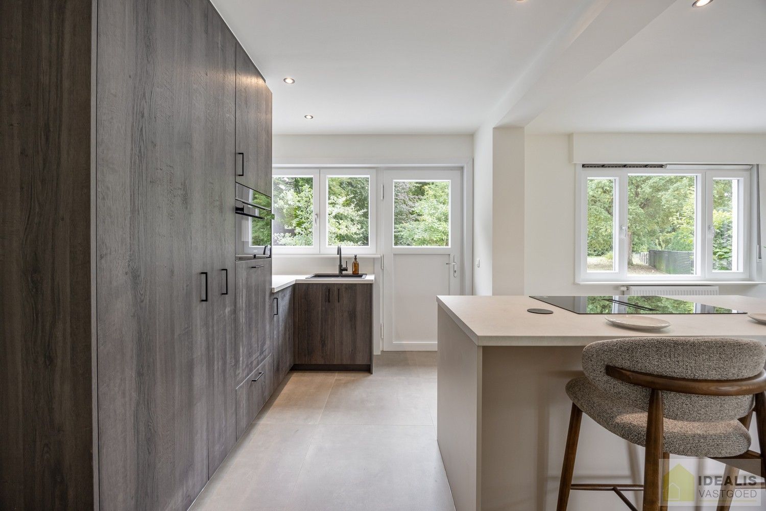 PRACHTIG GELEGEN EN INSTAPKLARE VILLA IN NIEUWBOUWSTAAT! foto 18