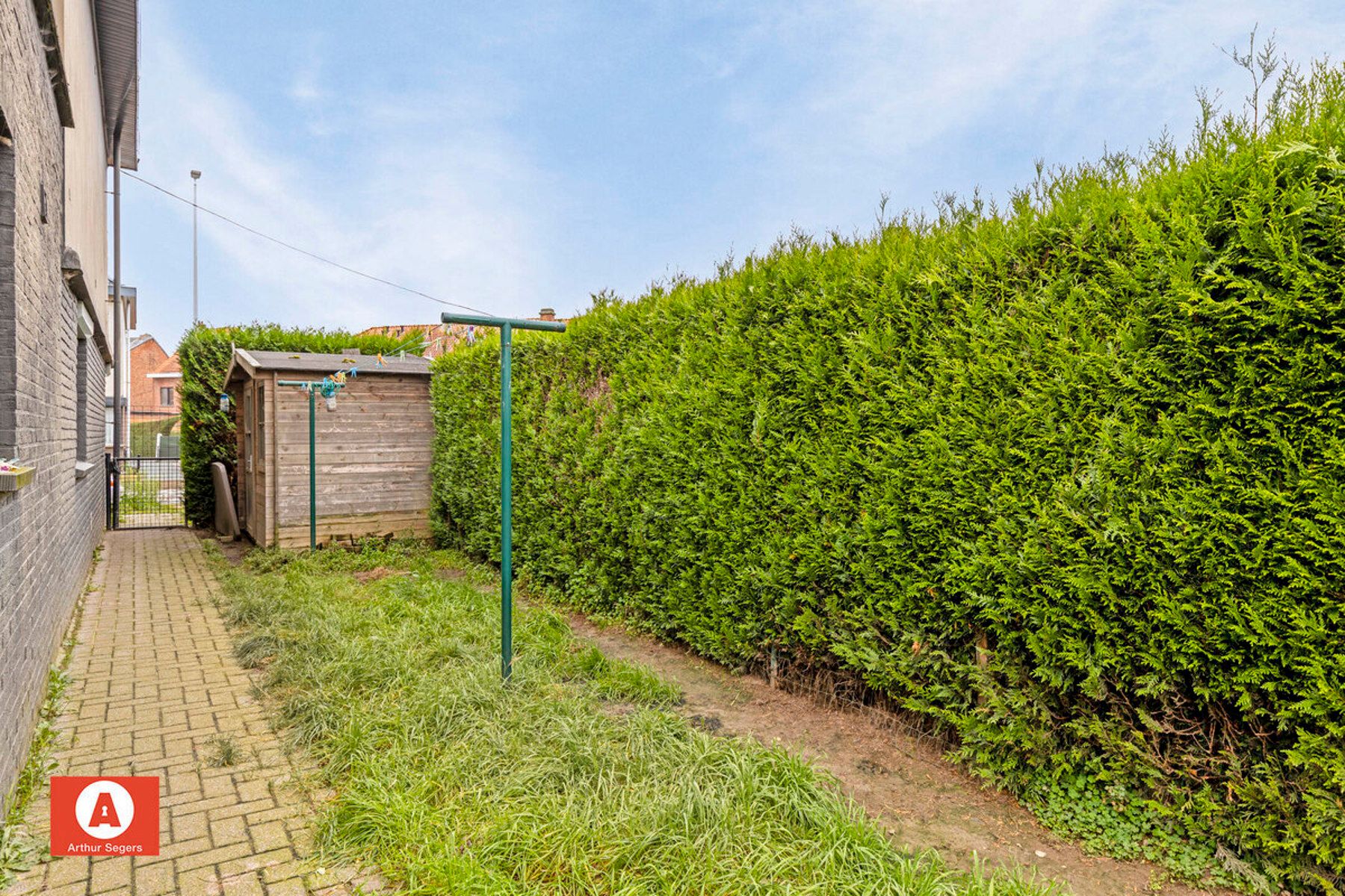 Instapklare gezinswoning mét kleine opfris-werken. foto 3