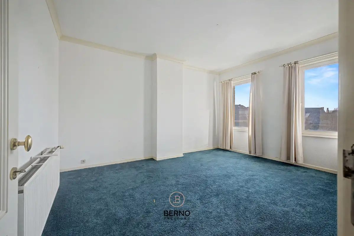 Rijwoning met ruime garage en zongerichte tuin. foto 14