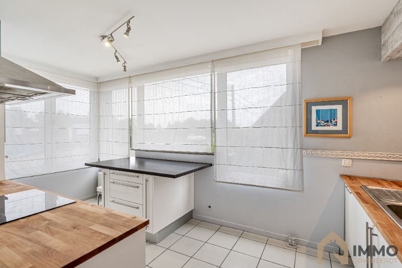 Te koop te centrum Ledegem ruim appartement met zonneterras van +/- 35 m², 2 slpks, garage foto 6
