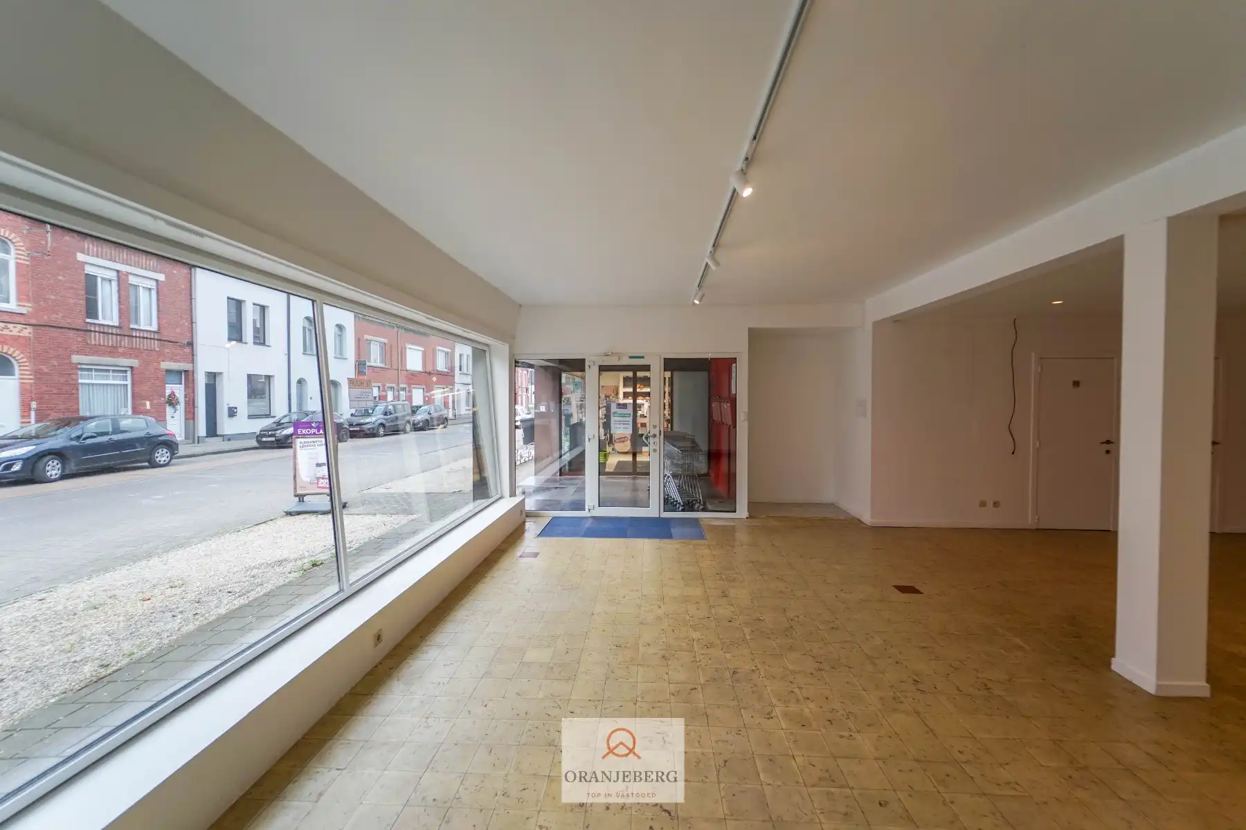 Ruim handelspand met meerdere ruimtes en parking te huur in centrum Drongen foto 7