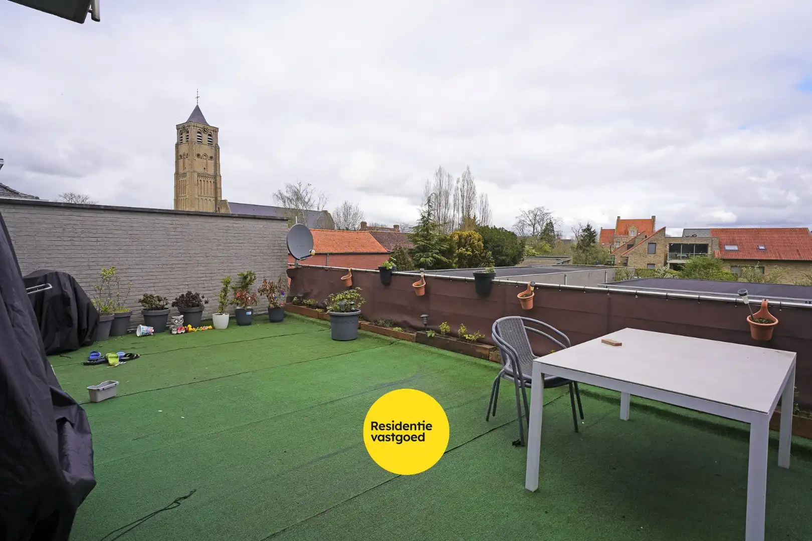 Recent appartement met privatieve tuin (346m²)  en ruim terras (40m²) in het centrum van Woumen! foto 14