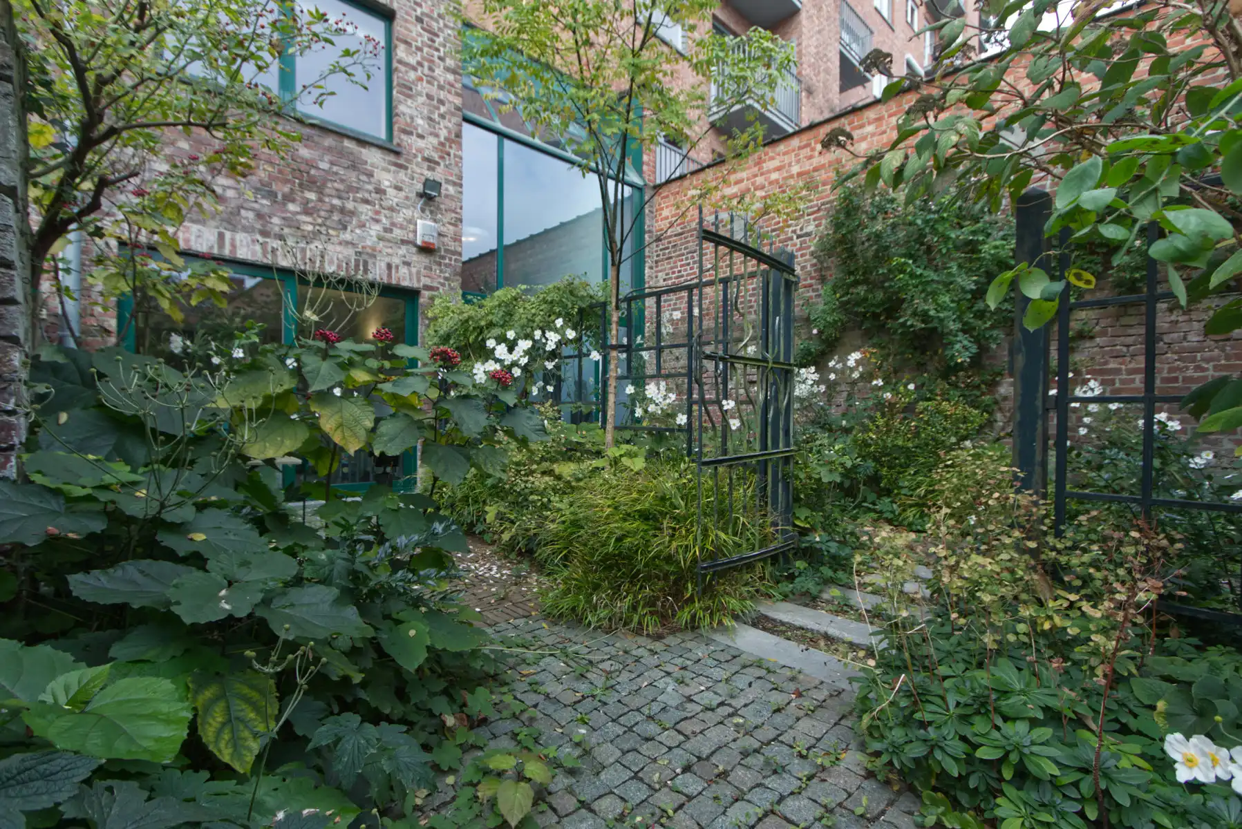 KANTOOR - 8 BURELEN - 16 tot 20 WERKPLAATSEN - PARKING MOG. foto 37