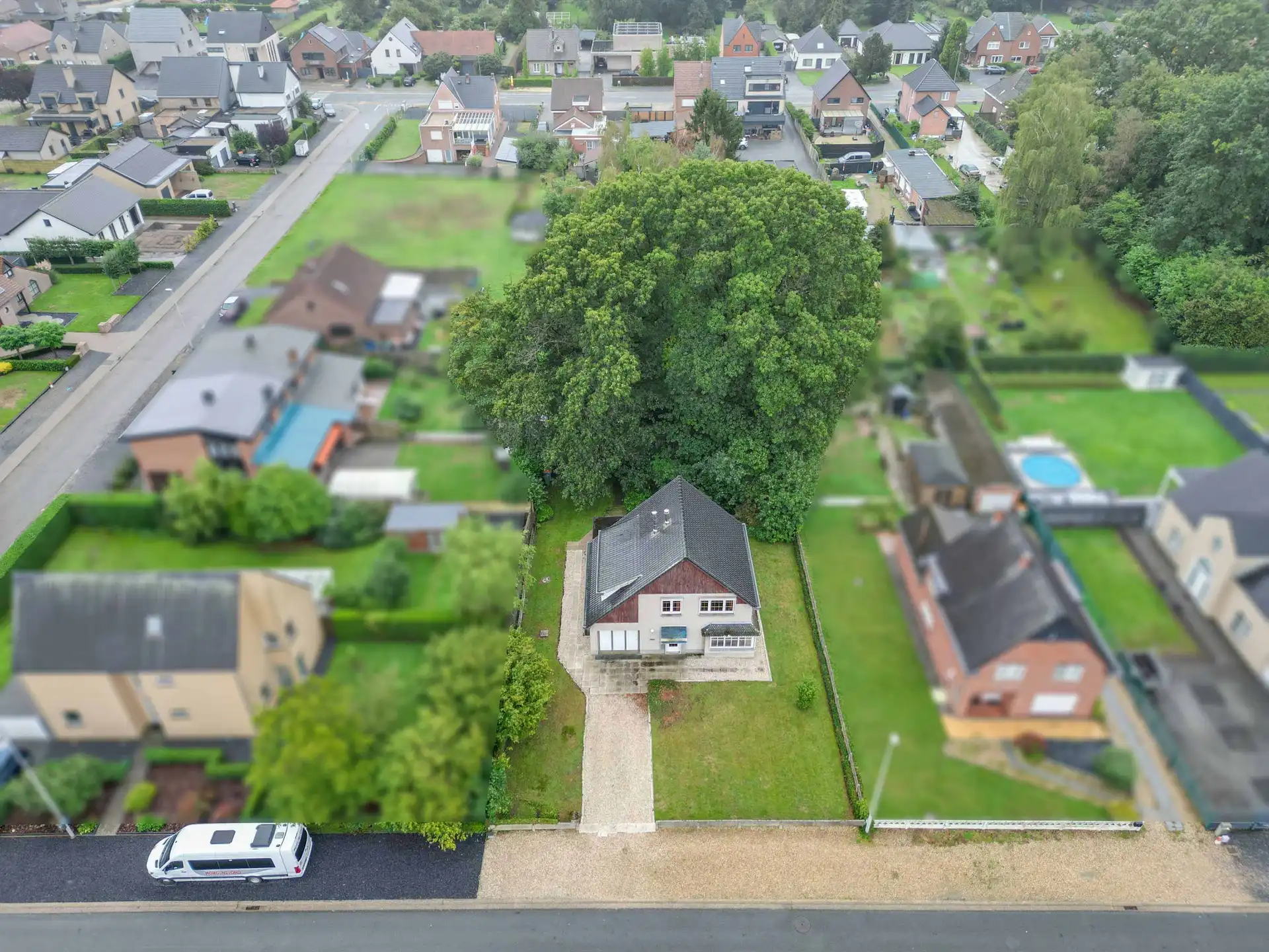 DEGELIJKE WONING BOORDEVOL POTENTIEEL IN DOODLOPENDE STRAAT foto 6
