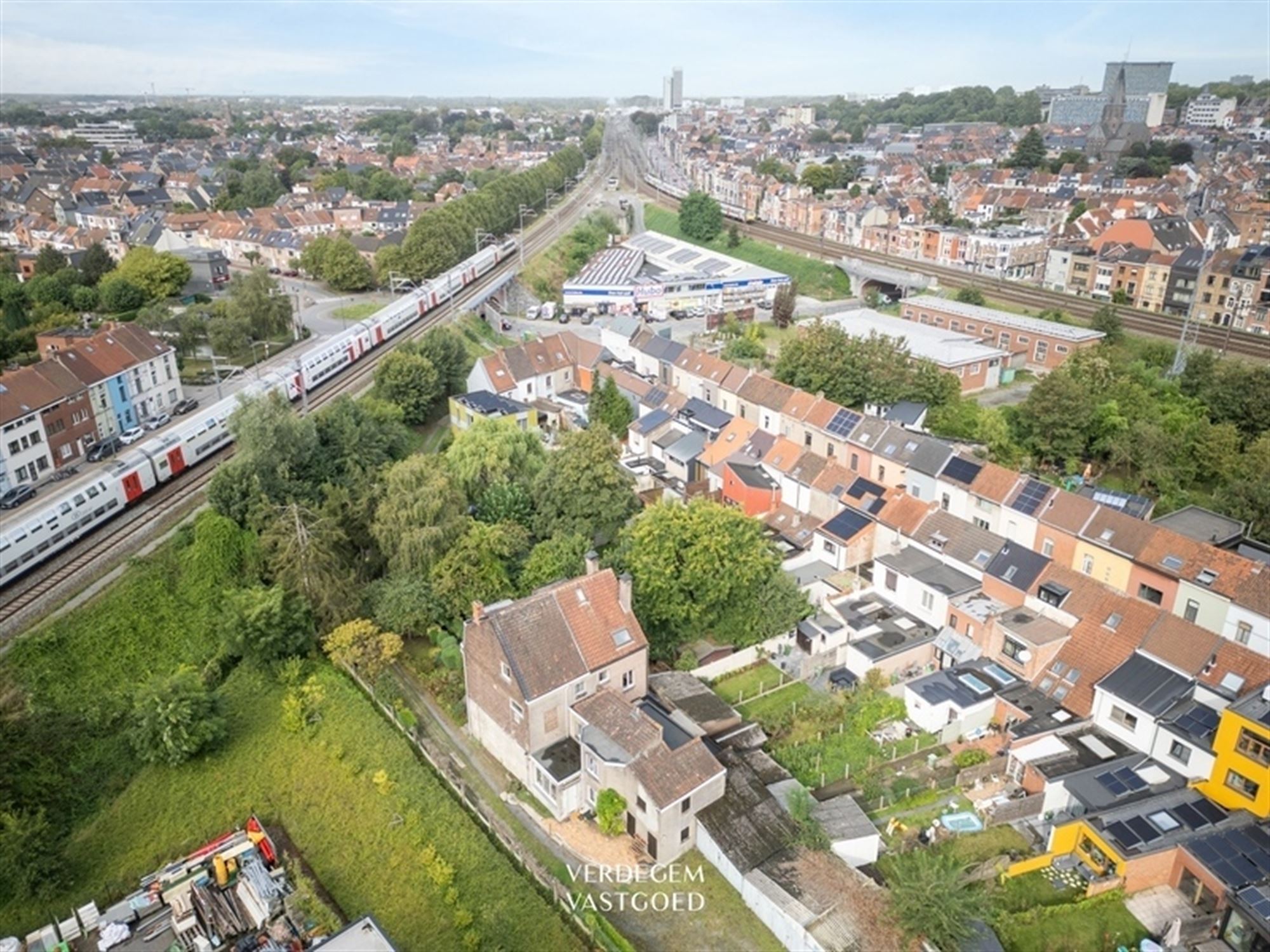 Uniek wonen in weelderige tuin langs verborgen paadje foto 4