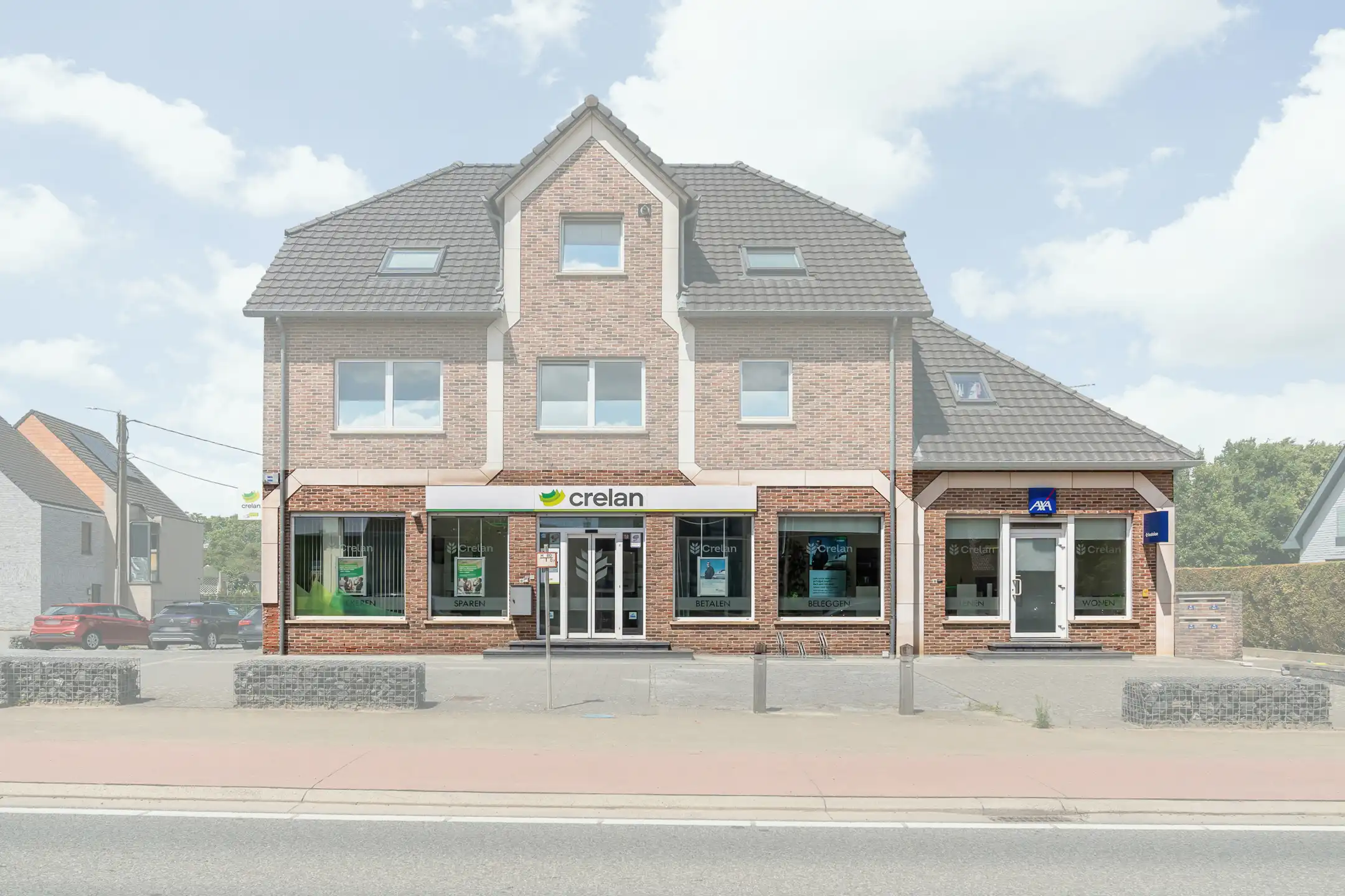 Veelzijdig handelspand met parking te Riemst foto {{pictureIndex}}