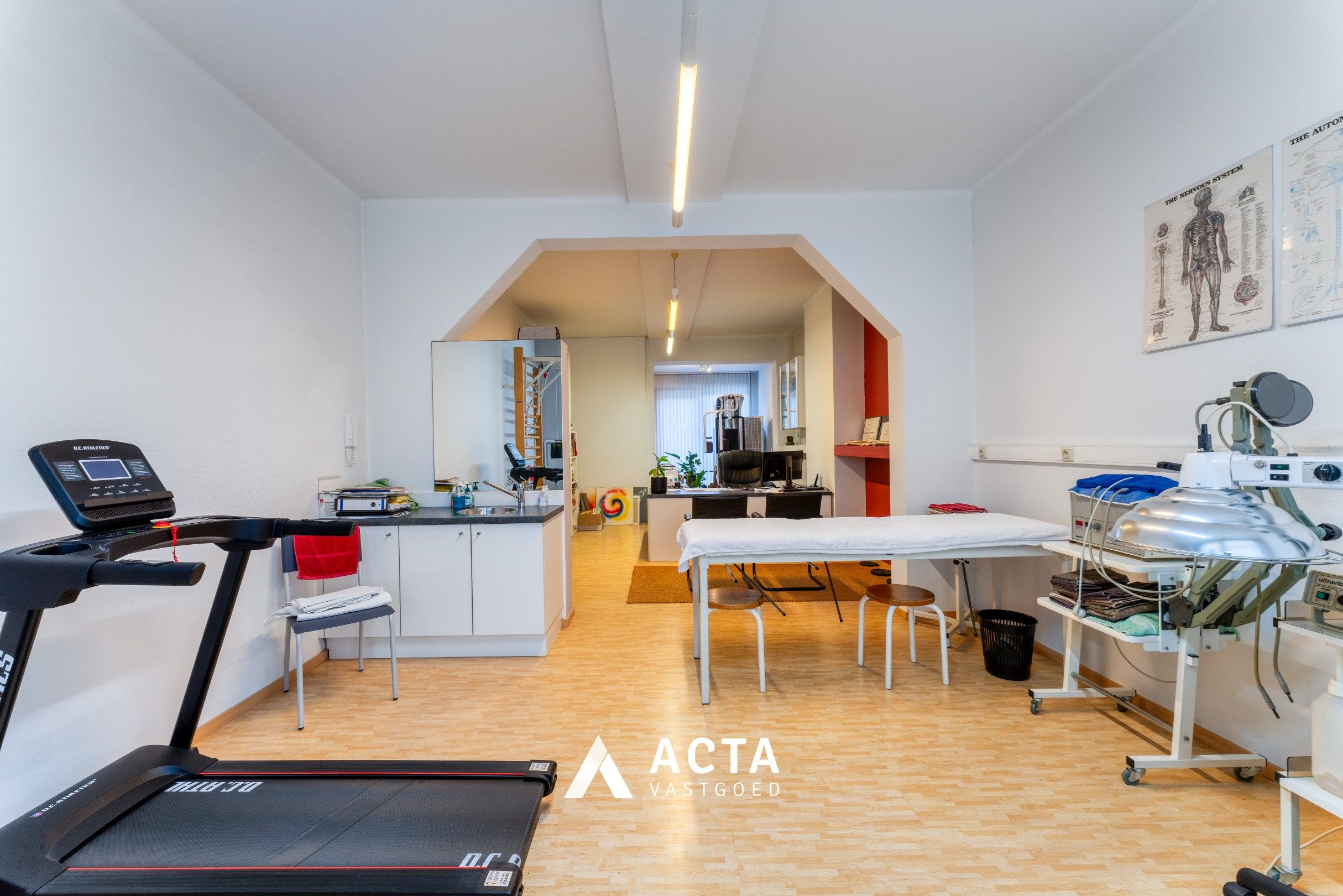 Charmant herenhuis- 3 slpk, praktijk +zonnige tuin foto 4